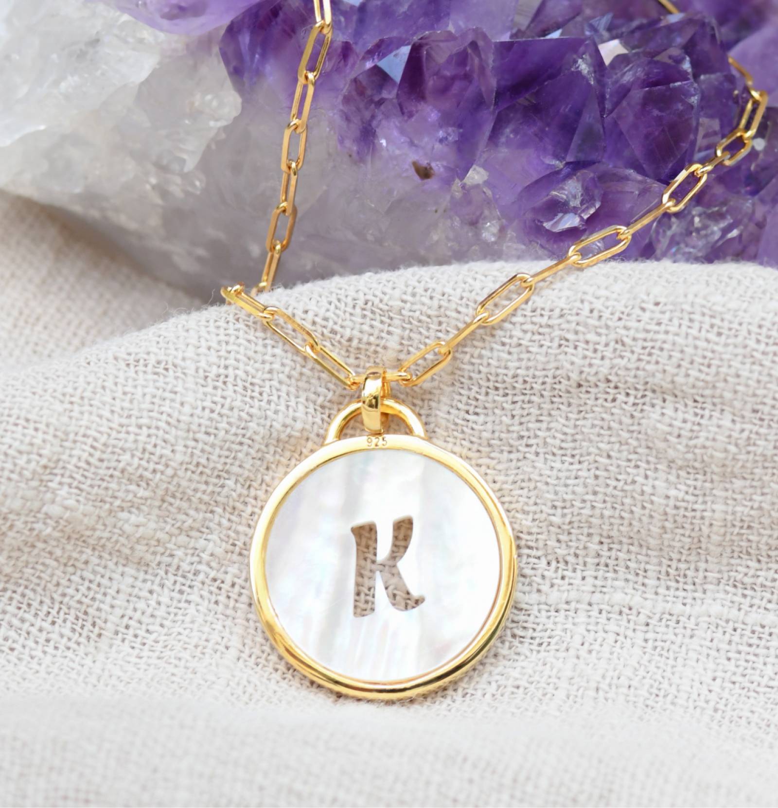 ¿Cómo personalizar tus joyas con piedras semipreciosas?