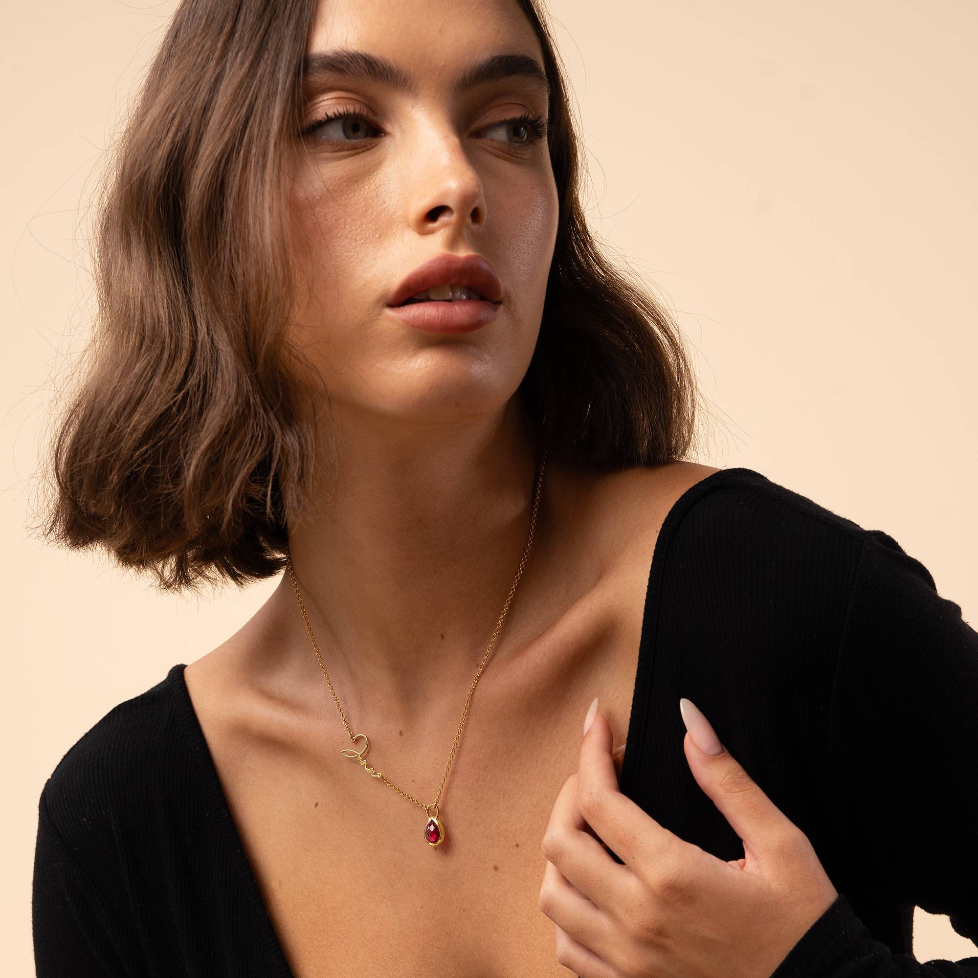 Collar con Nombre Annie en Forma de Lágrima con Gemas en Vermeil de Oro-5 Collar con Nombre Annie en Forma de Lágrima con Gemas en Vermeil de Oro-5 foto de producto