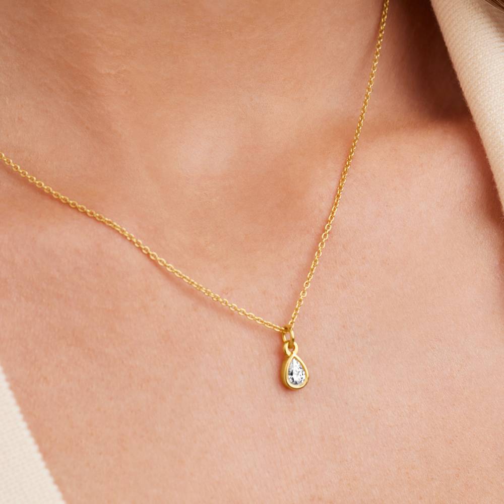 Collar Bianca con Gota de Lágrima y Diamante de 0.20 ct en Oro Vermeil de-2 foto de producto