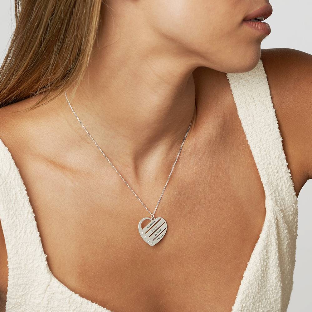 Collar de Corazón Terry con Nombres Grabados y Diamantes en Plata-4 foto de producto