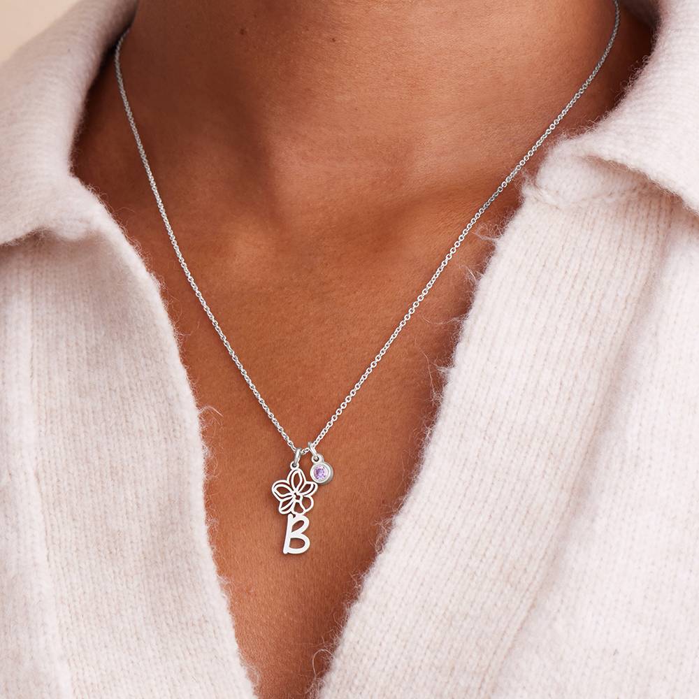 Collar con Inicial de Flor de Nacimiento y Piedra en Plata Esterlina-2 Collar con Inicial de Flor de Nacimiento y Piedra en Plata Esterlina-2 foto de producto