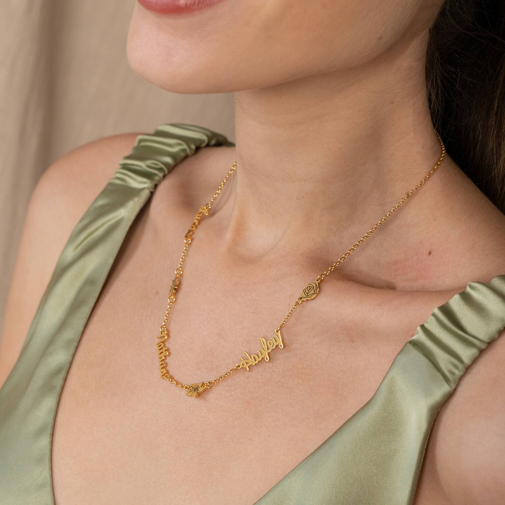 Collar con Nombres Múltiples de Flor de Nacimiento en Baño de Oro-5 foto de producto