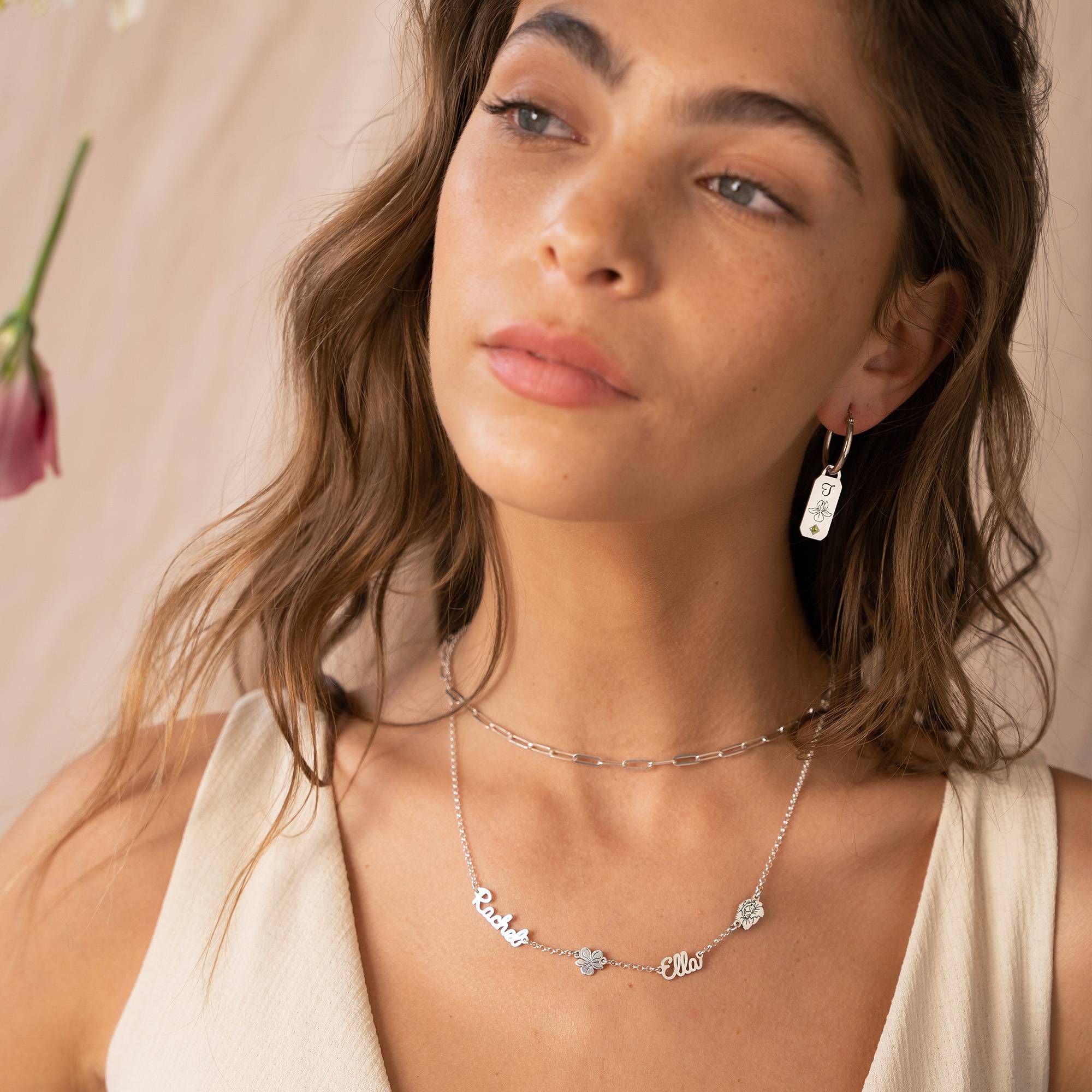 Collar con Nombres Múltiples de Flor de Nacimiento en Plata-4 Collar con Nombres Múltiples de Flor de Nacimiento en Plata-4 foto de producto