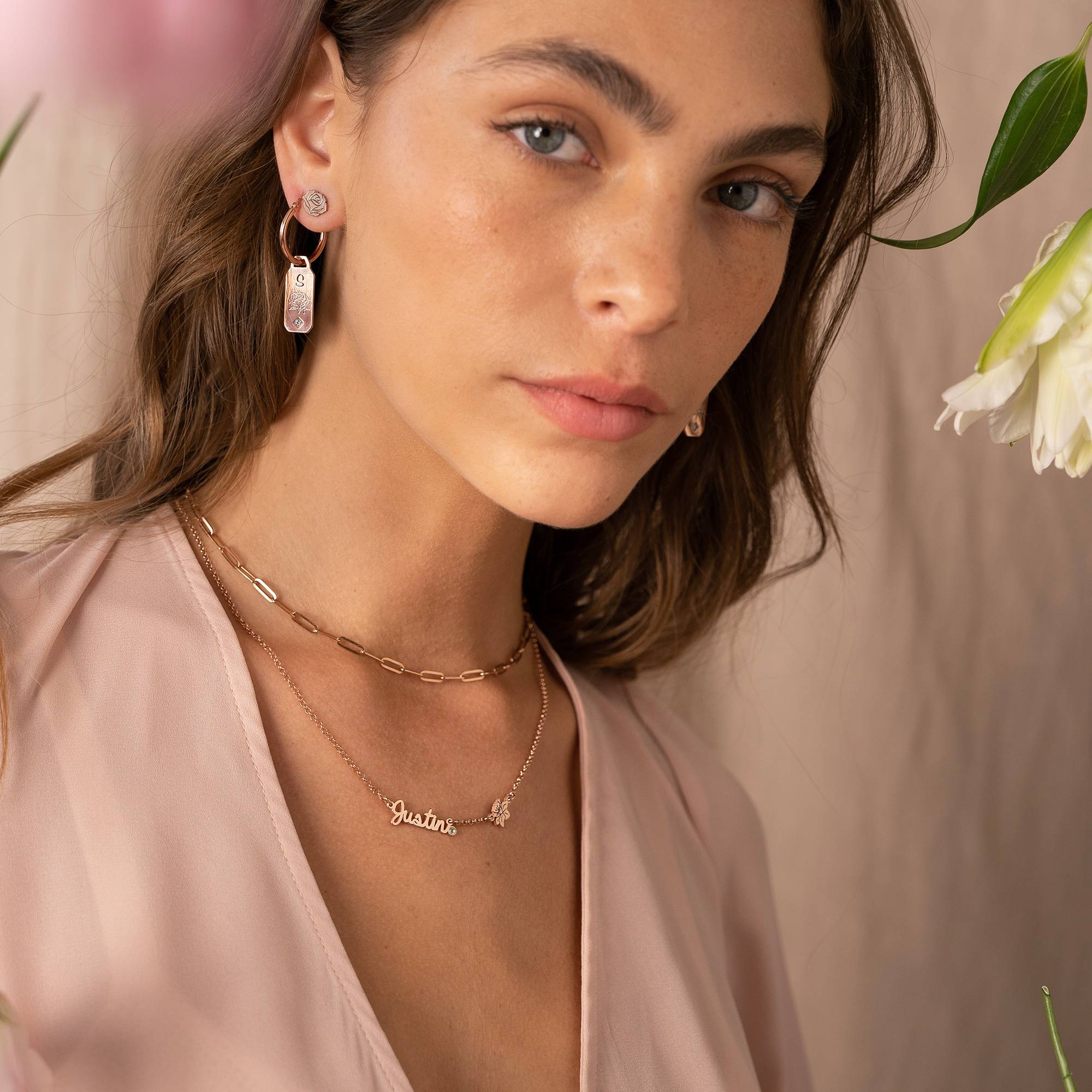 Collar con Nombres Múltiples de Flor de Nacimiento y Piedras en Chapa de Oro Rosa-2 Collar con Nombres Múltiples de Flor de Nacimiento y Piedras en Chapa de Oro Rosa-2 foto de producto