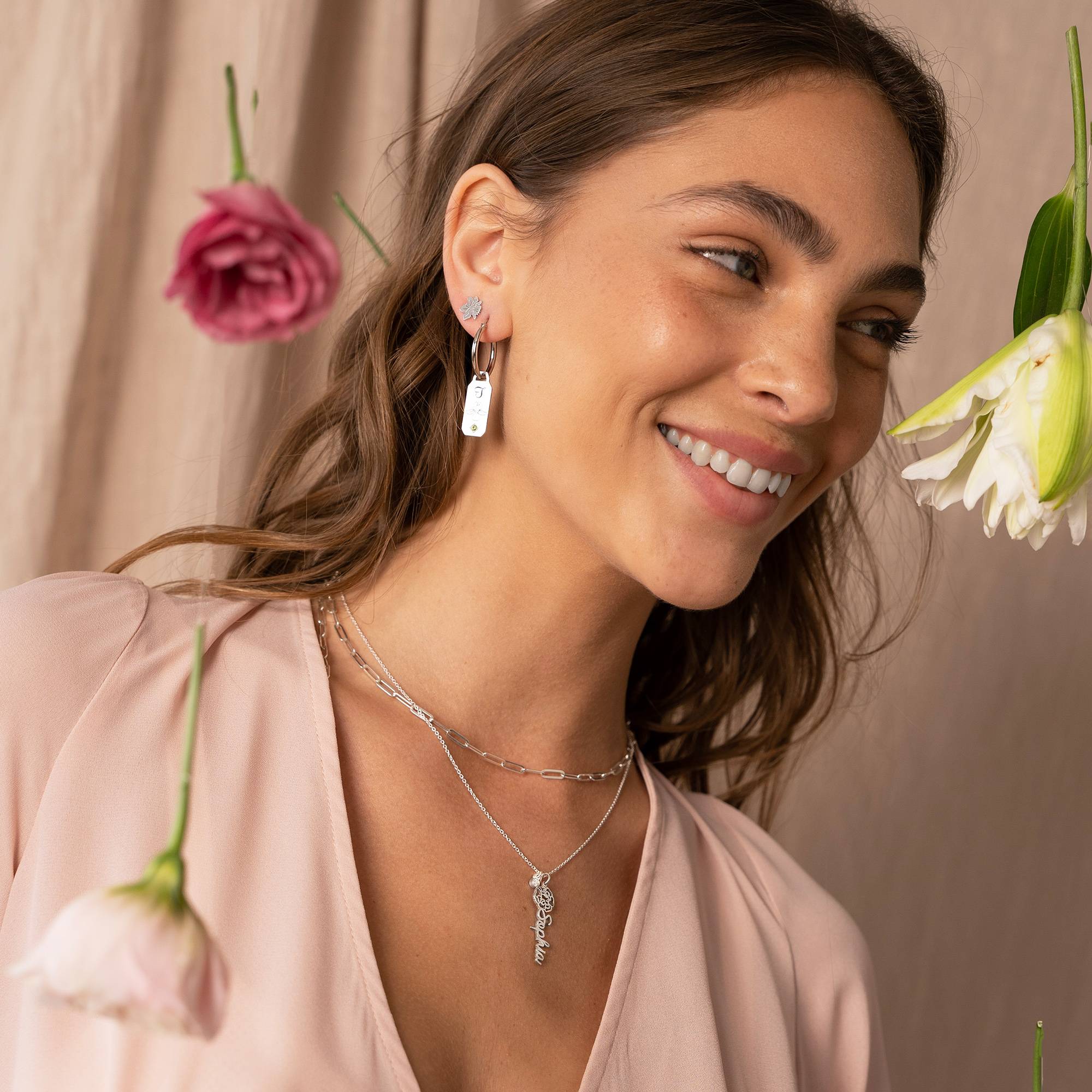 Collar con Nombre de Flor de Nacimiento y Diamante en Plata-2 Collar con Nombre de Flor de Nacimiento y Diamante en Plata-2 foto de producto