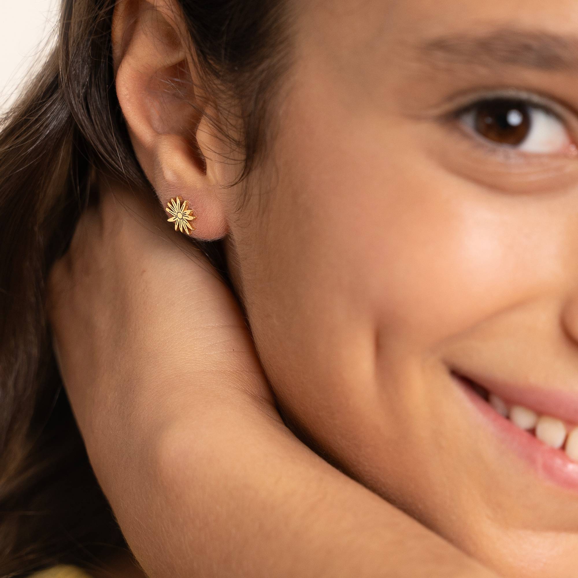 Pendientes de Botón de Flor de Nacimiento para Niñas en Vermeil de Oro-3 foto de producto