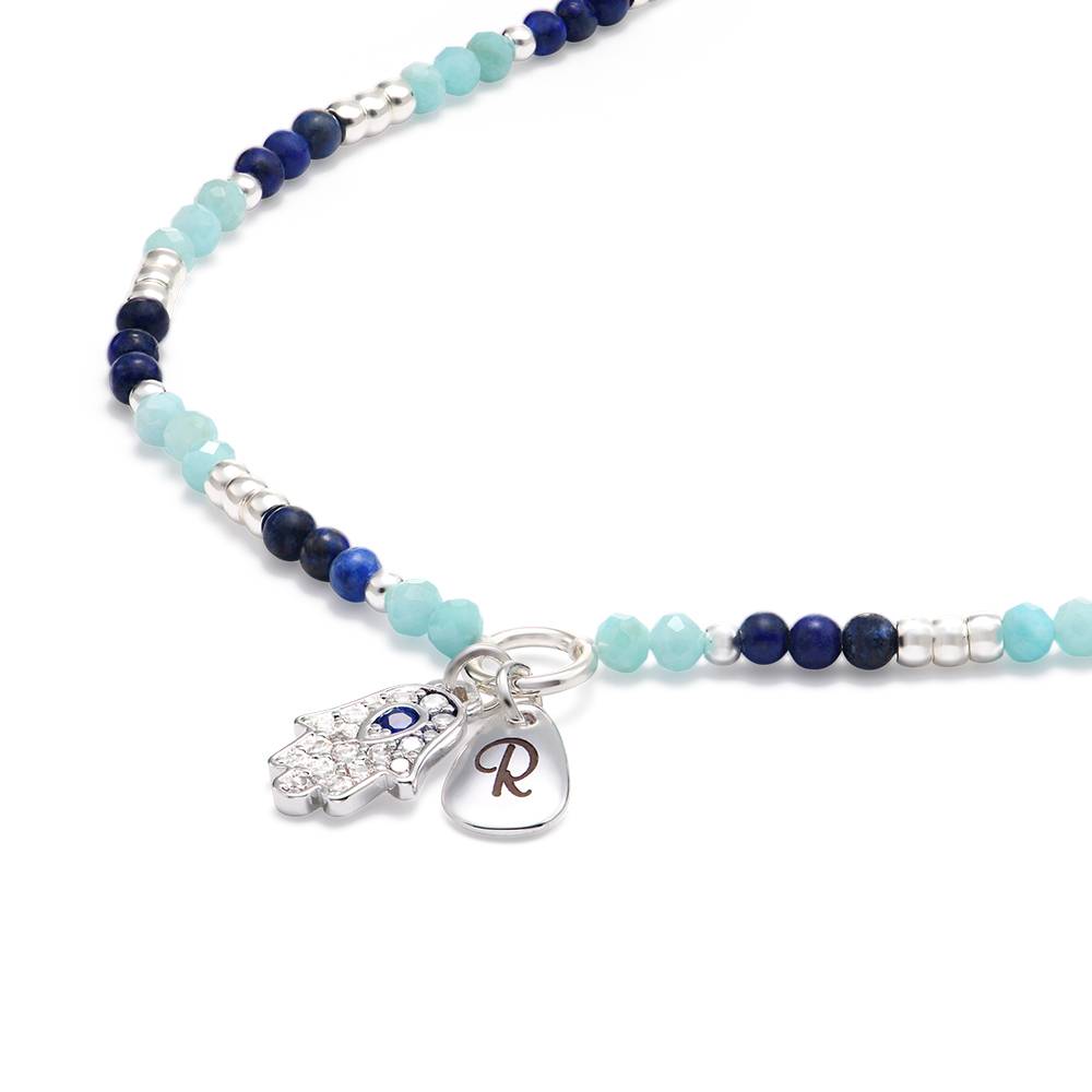 Collar Inicial Coastal Hamsa con Cuentas Semipreciosas en Latón-1 Collar Inicial Coastal Hamsa con Cuentas Semipreciosas en Latón-1 foto de producto