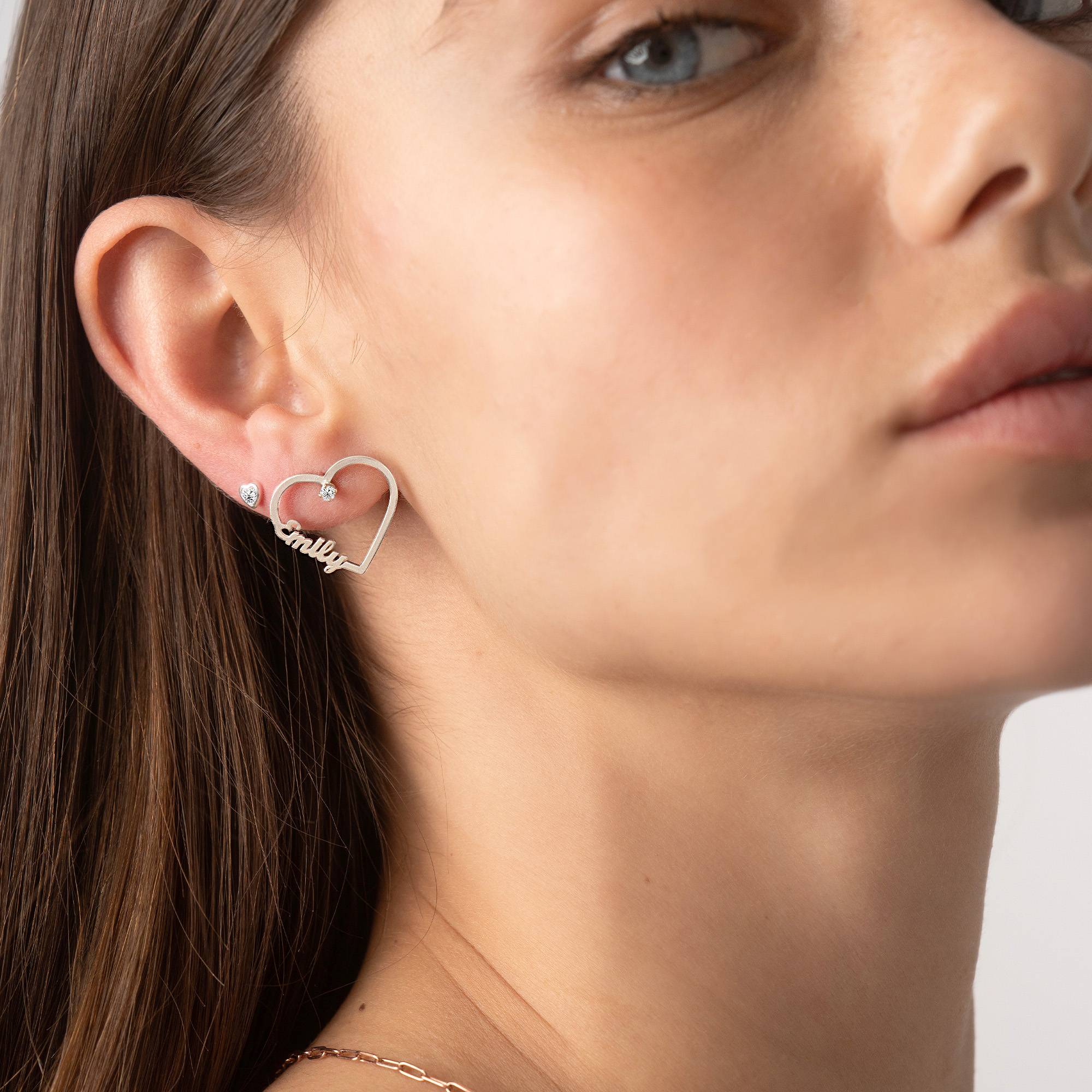 Pendientes de Contorno de Corazón con Dos Nombres con 0.05ct Diamantes en Plata Esterlina-3 foto de producto