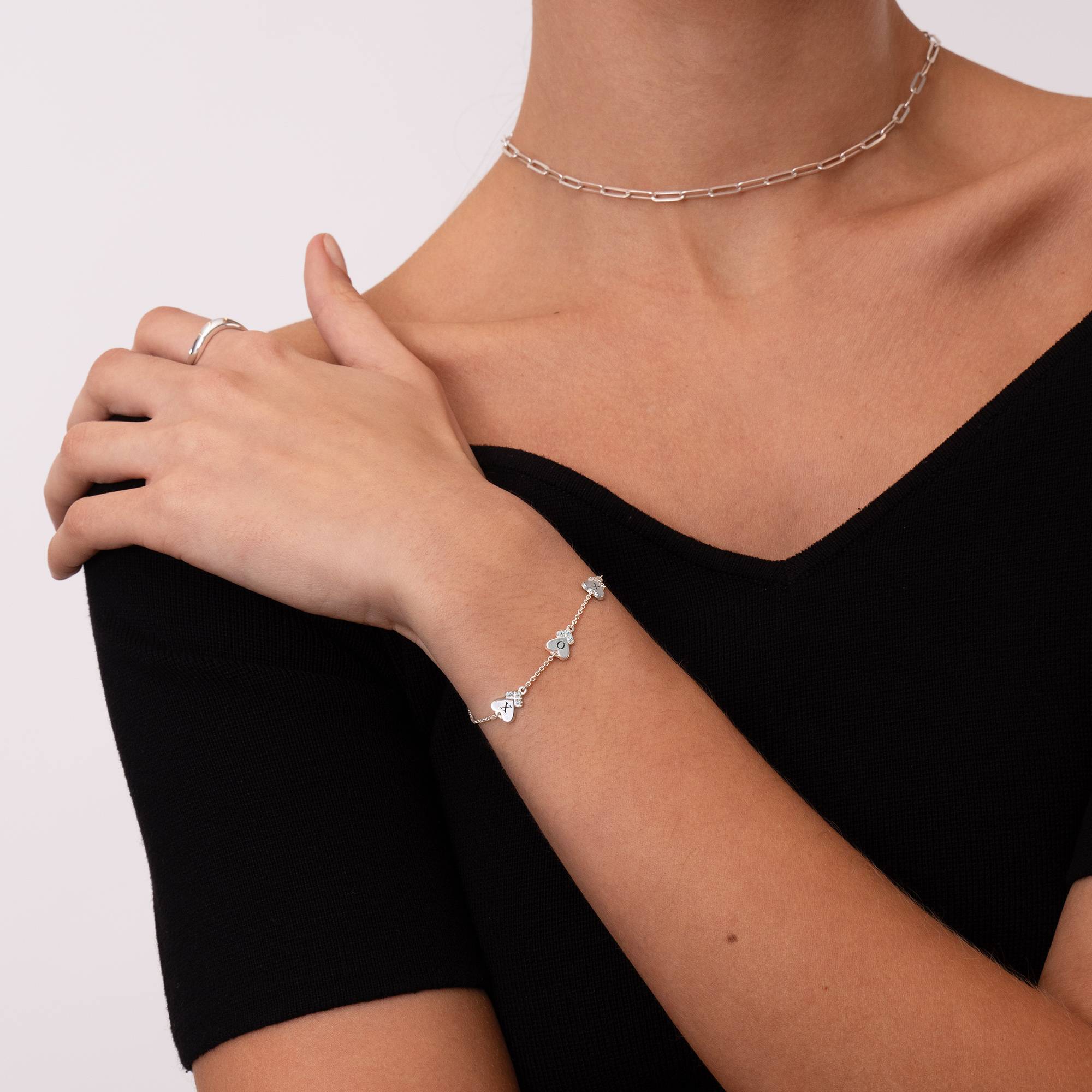 Pulsera Dakota con Inicial de Corazón y Diamantes en Plata-3 Pulsera Dakota con Inicial de Corazón y Diamantes en Plata-3 foto de producto