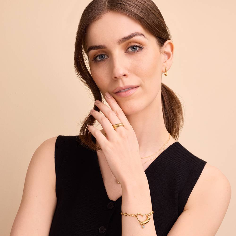 Pulsera Delina con Cuentas Grabadas y Diamante de 0,10 ct en Baño de Oro-3 foto de producto