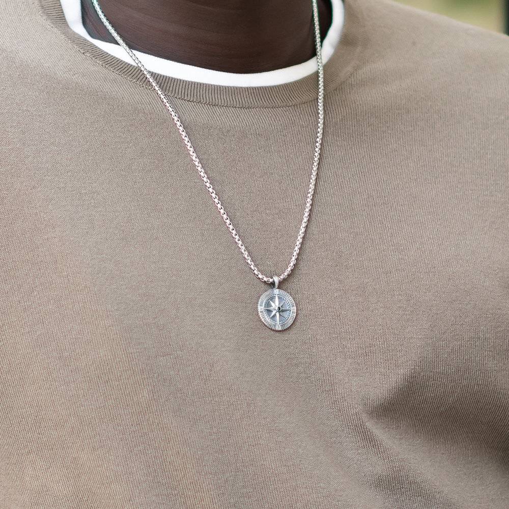 Collar de Brújula Grabada para Hombre en Plata Esterlina-2 foto de producto