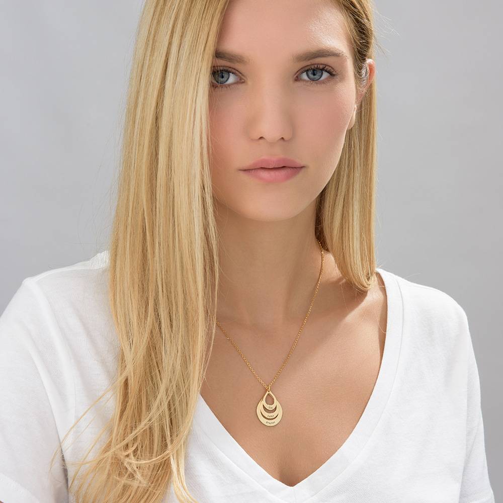 Collar Familiar Grabado en Forma Gota en Vermeil de Oro-3 Collar Familiar Grabado en Forma Gota en Vermeil de Oro-3 foto de producto