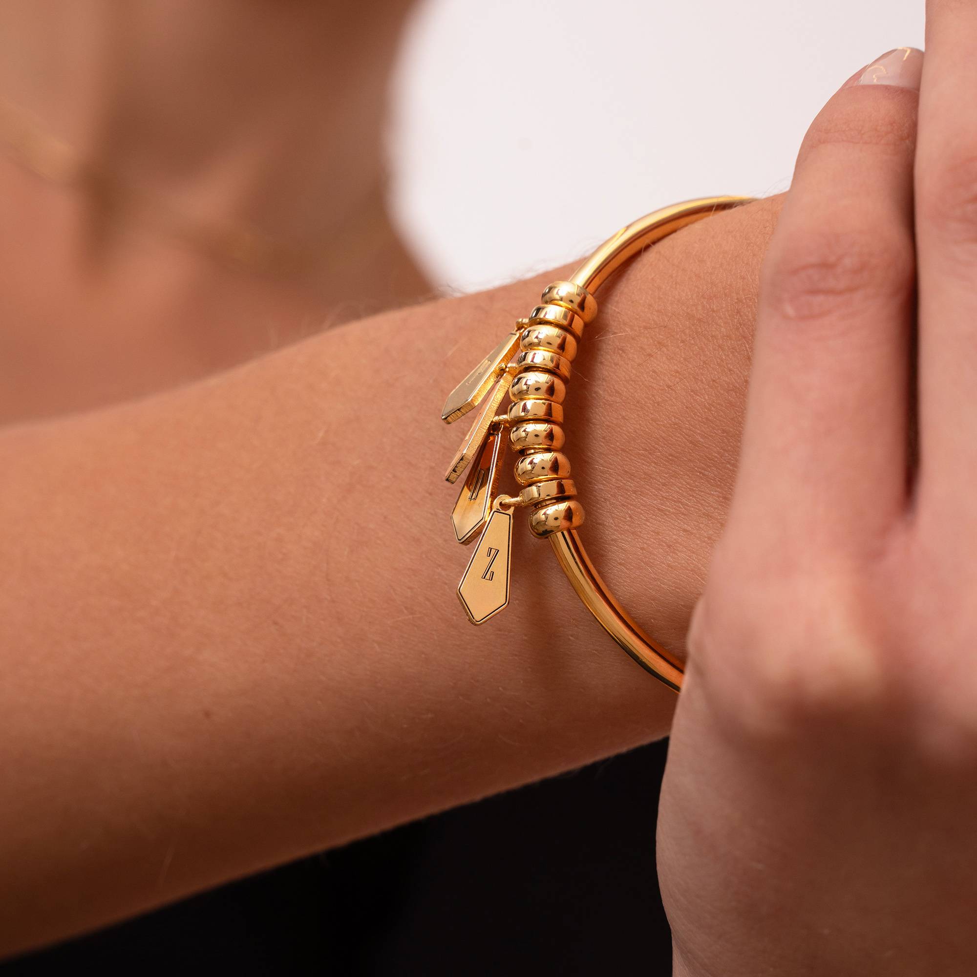 Pulsera Gia con Dijes de Inicial y Piedras en Vermeil de Oro-2 foto de producto