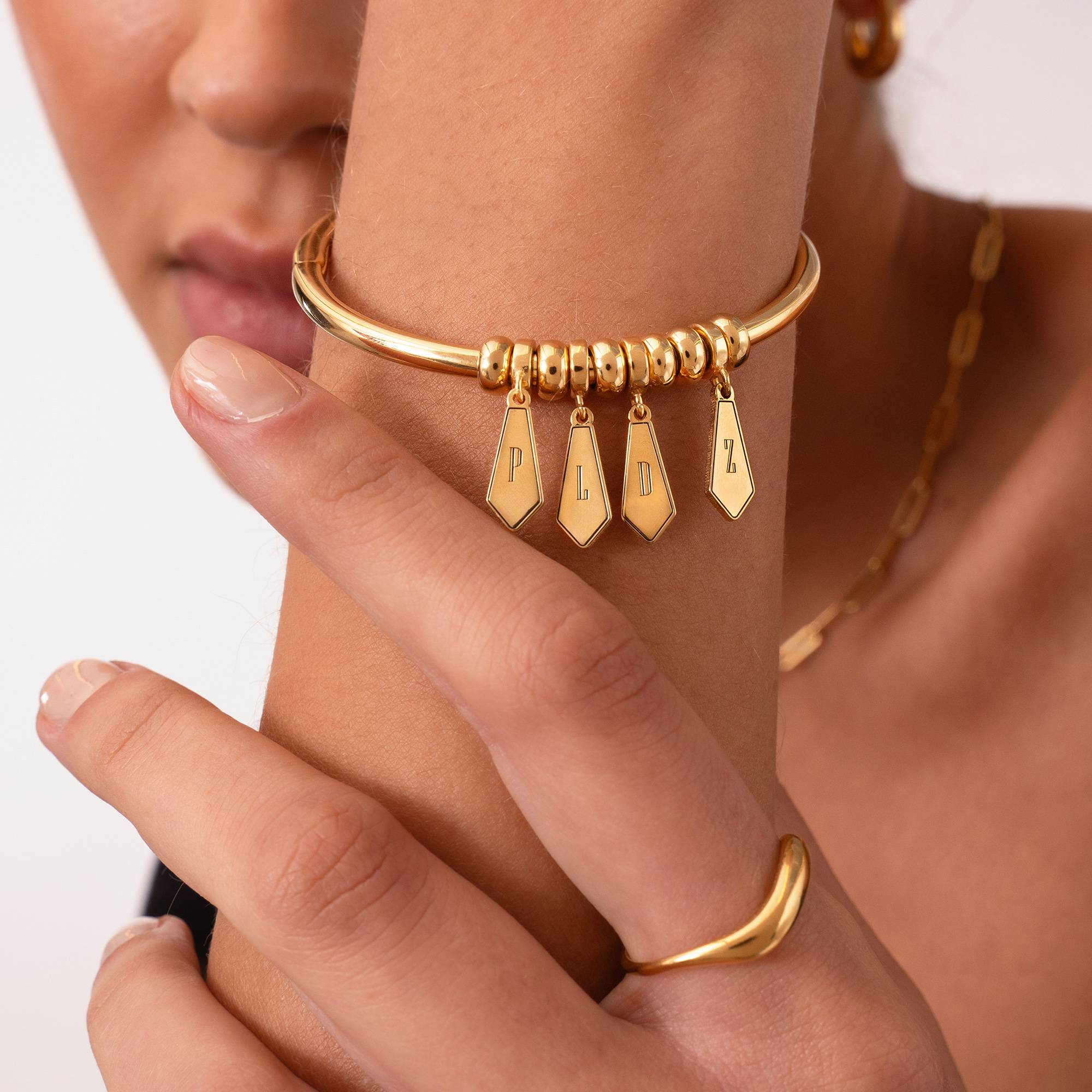 Pulsera Gia con Dijes de Inicial y Piedras en Vermeil de Oro-4 foto de producto