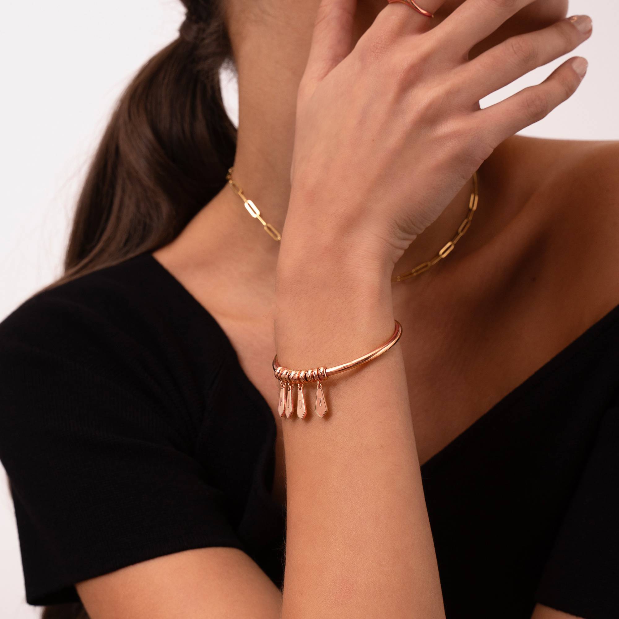 Pulsera Gia con Dijes de Inicial y Piedras en Chapa de Oro Rosa-5 foto de producto