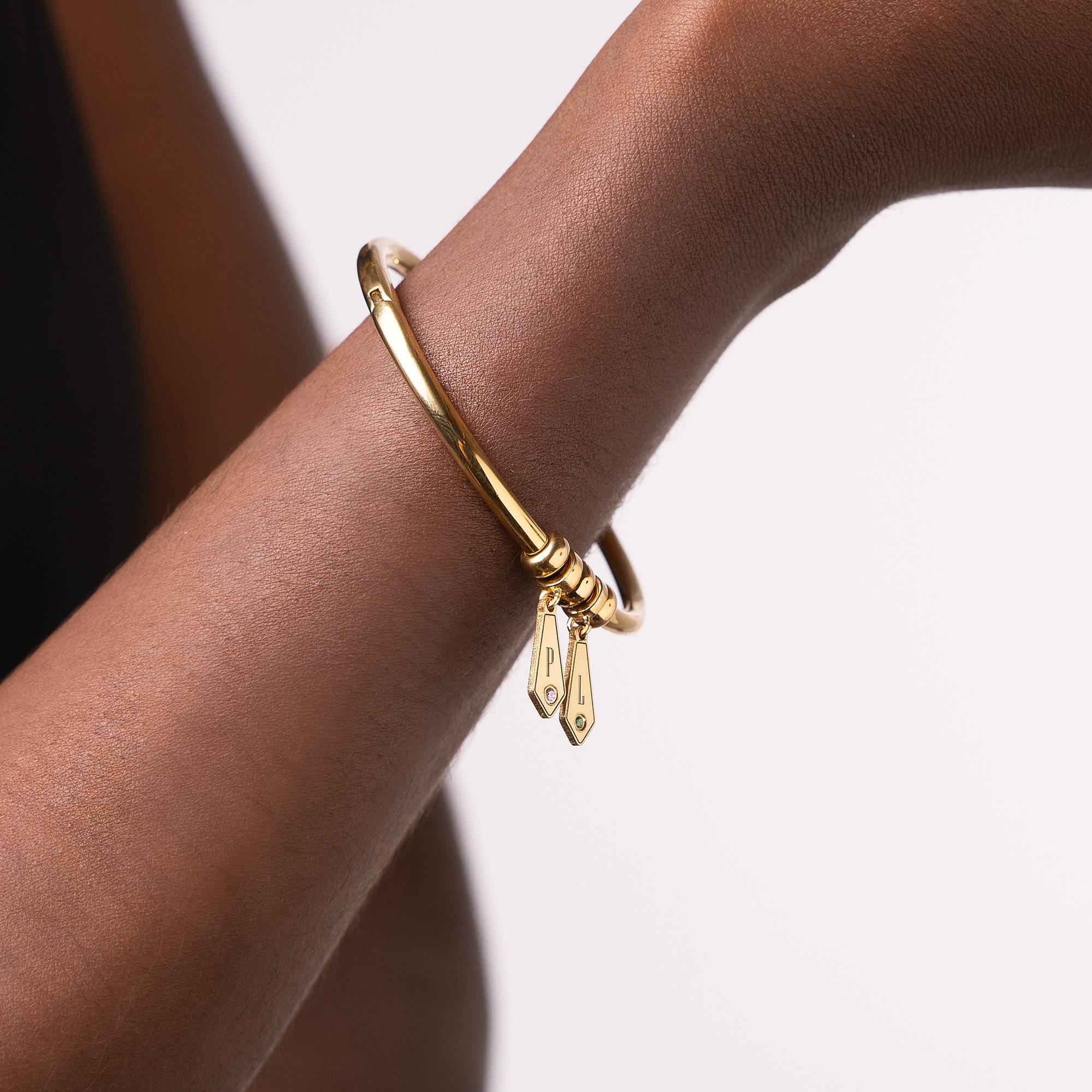 Pulsera Gia con Dijes de Inicial y Piedras de Nacimiento en Chapa de Oro-4 foto de producto