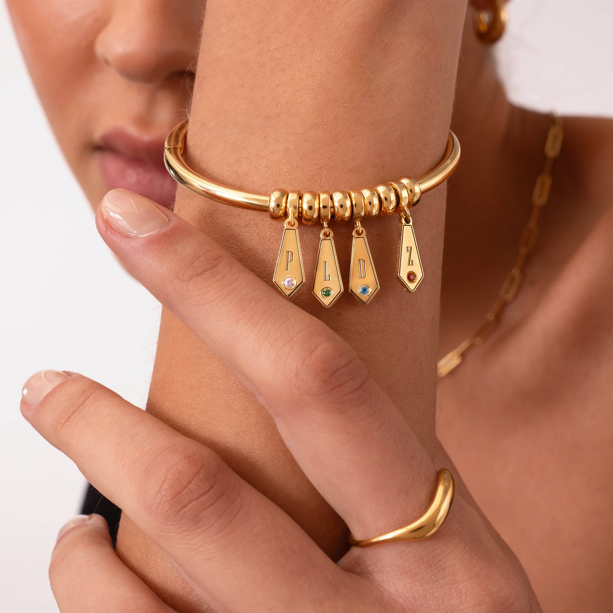 Pulsera Gia con Dijes de Inicial y Piedras de Nacimiento en Vermeil de Oro-3 foto de producto