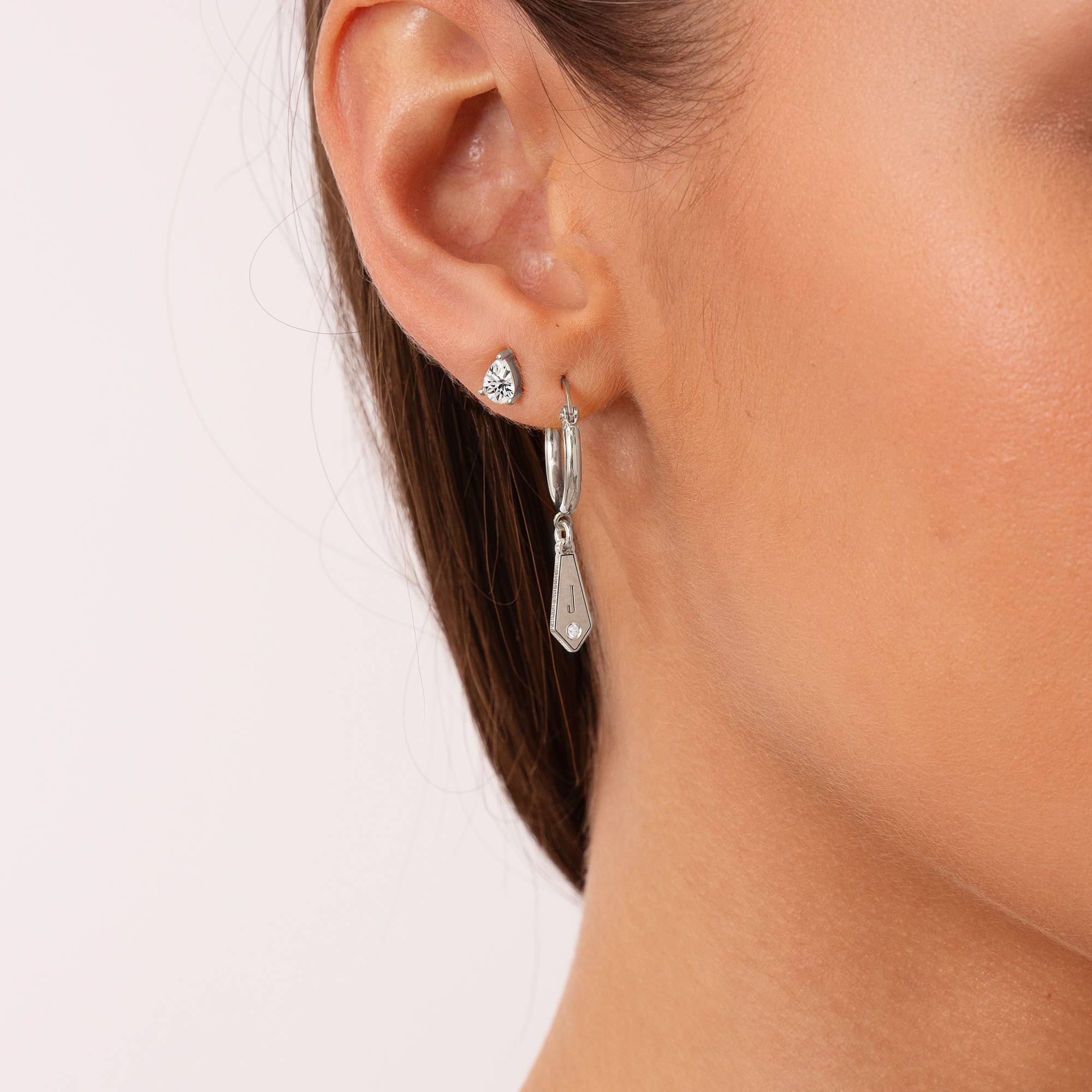 Pendientes Gia con Dijes de Inicial y Piedras de Nacimiento en Plata-5 foto de producto