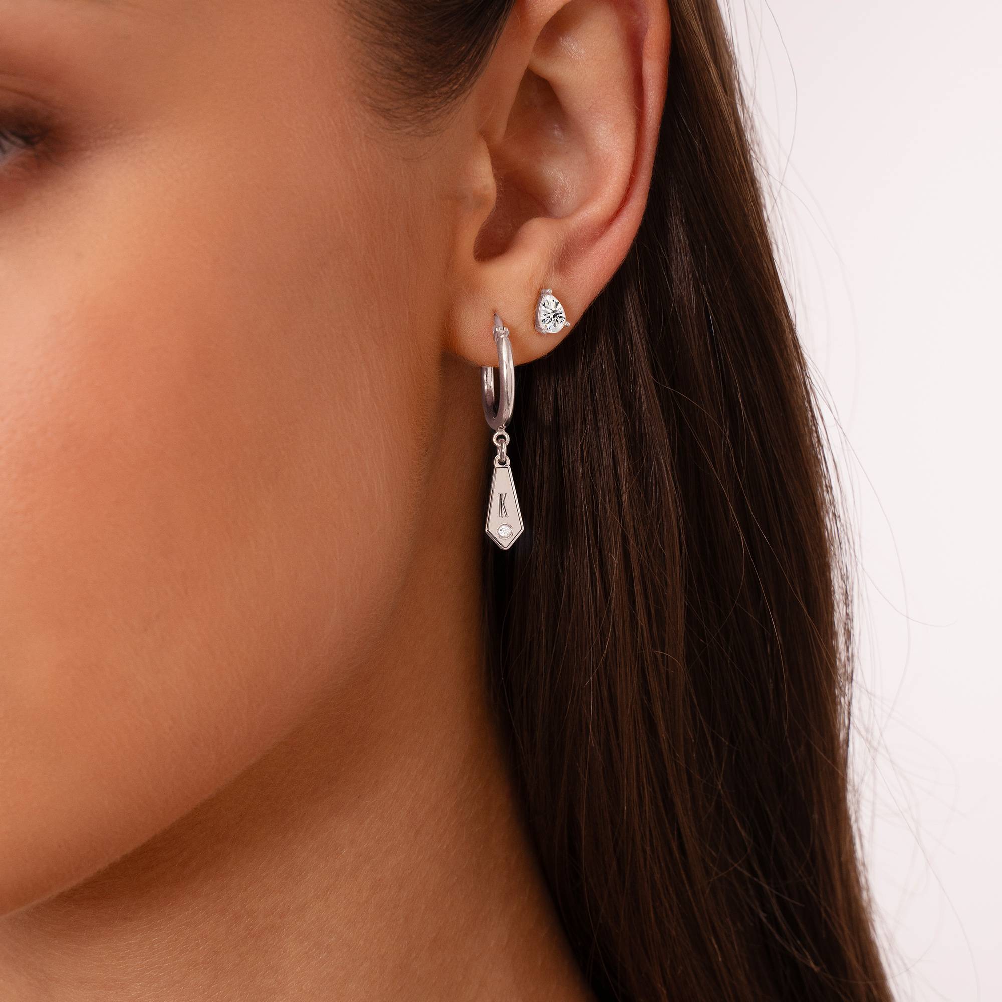 Pendientes Gia con Dijes de Inicial y Piedras de Nacimiento en Plata-2 foto de producto
