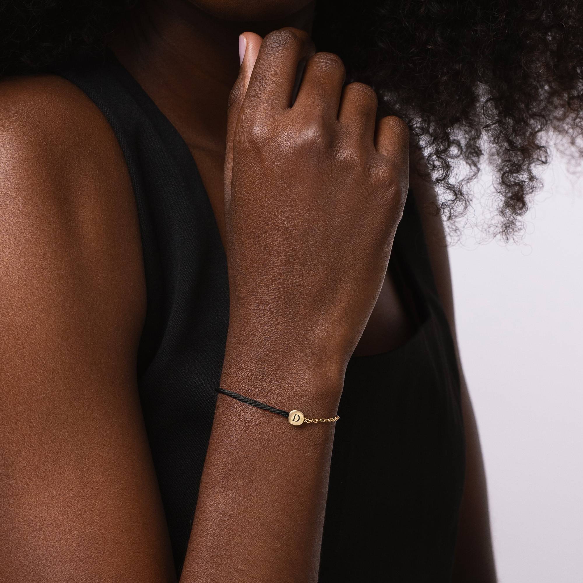 Pulsera Mitad Negra Mitad Cadena con Inicial y Diamante en Chapa de Oro-3 foto de producto