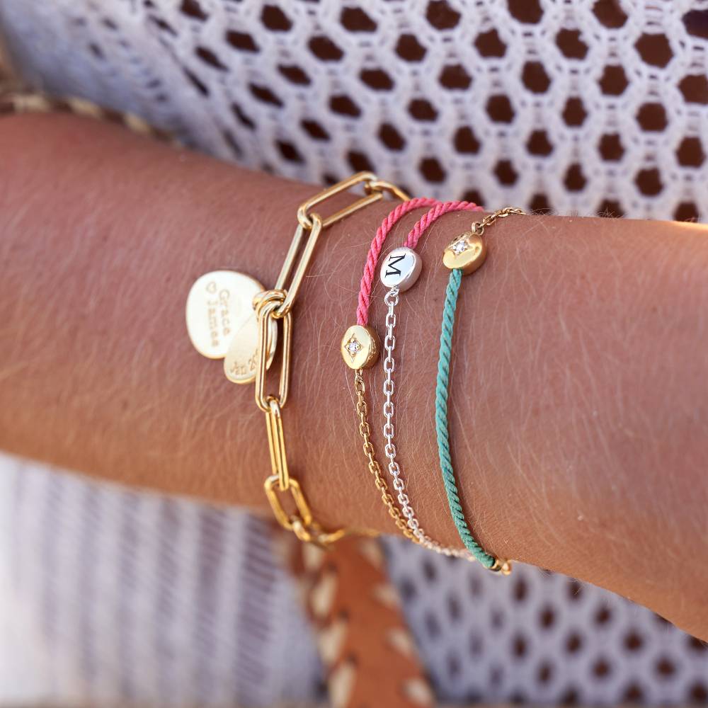 Pulsera Mitad Rosa Mitad Cadena con Inicial y Diamante en Chapa de Oro-5 foto de producto