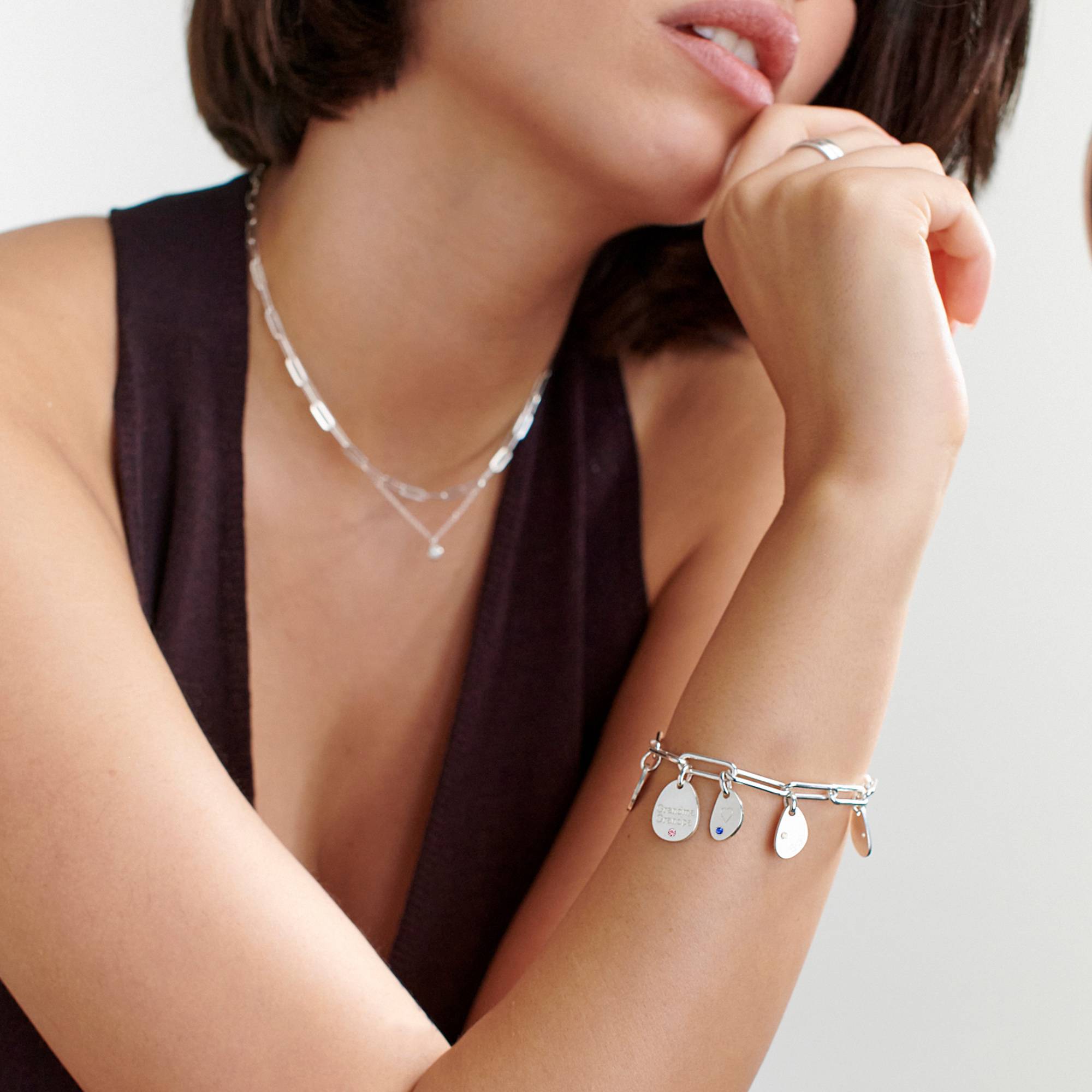 Pulsera de Eslabones Hazel con Dijes Personalizados con Piedras de Nacimiento en Plata-3 Pulsera de Eslabones Hazel con Dijes Personalizados con Piedras de Nacimiento en Plata-3 foto de producto