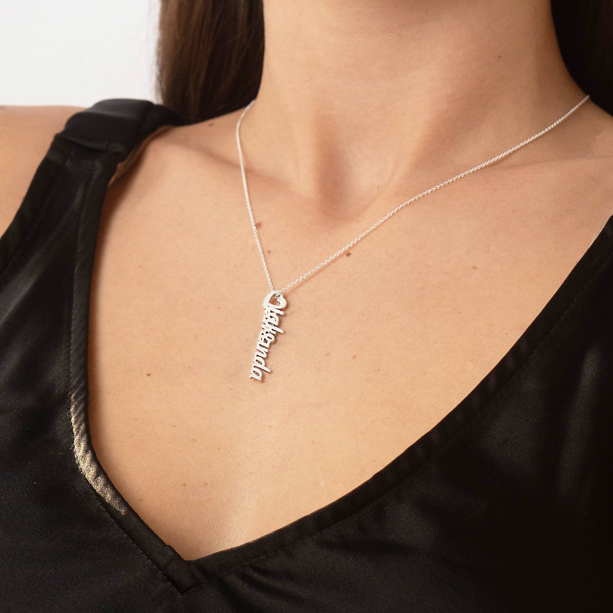 Collar con Nombre Vertical y Colgante de Corazón en Plata Esterlina-1 foto de producto