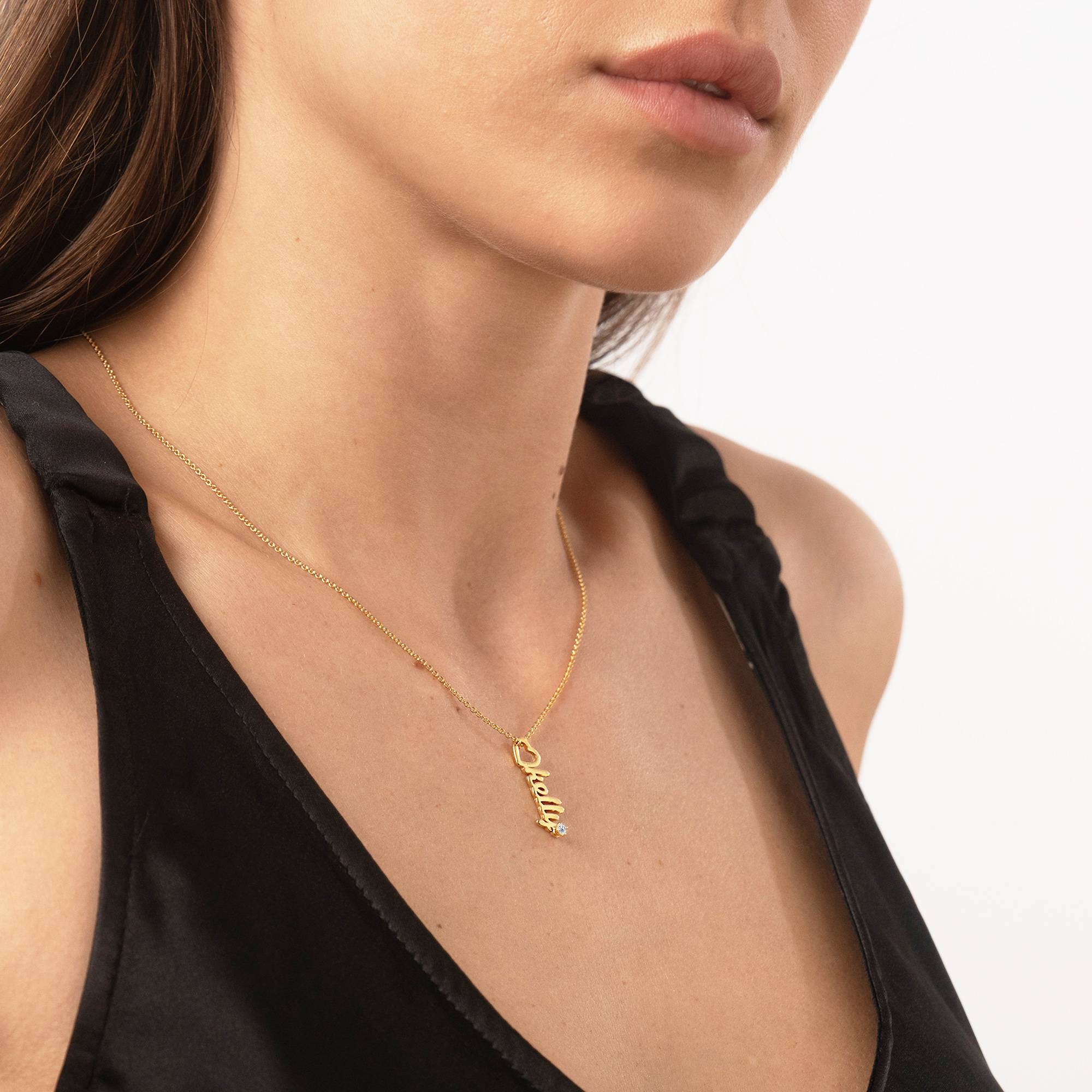 Collar con Nombre Vertical y Colgante de Corazón con 0.05ct Diamante en Chapa de Oro-2 foto de producto