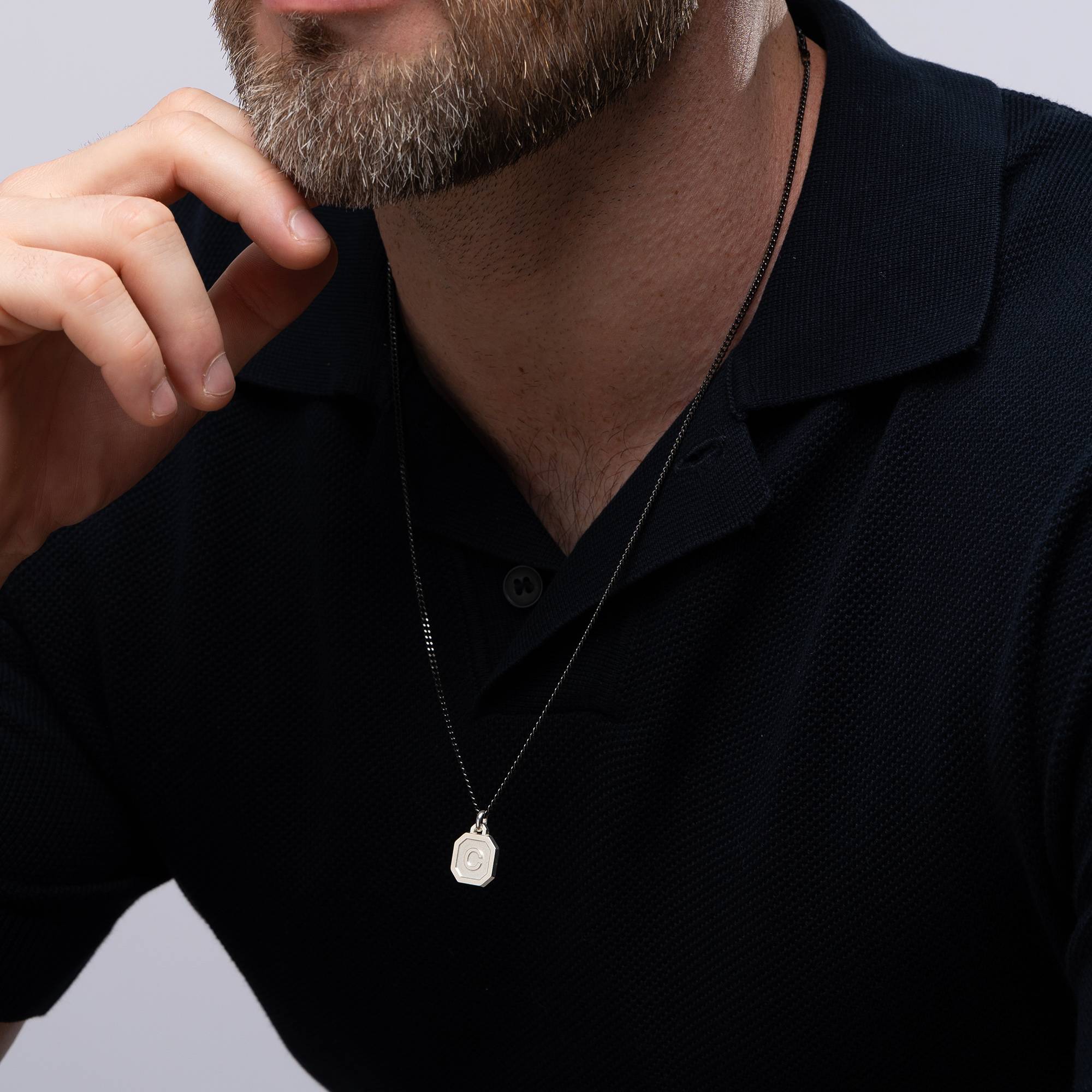 Collar Inicial Heritage para Hombres en Plata-2 foto de producto