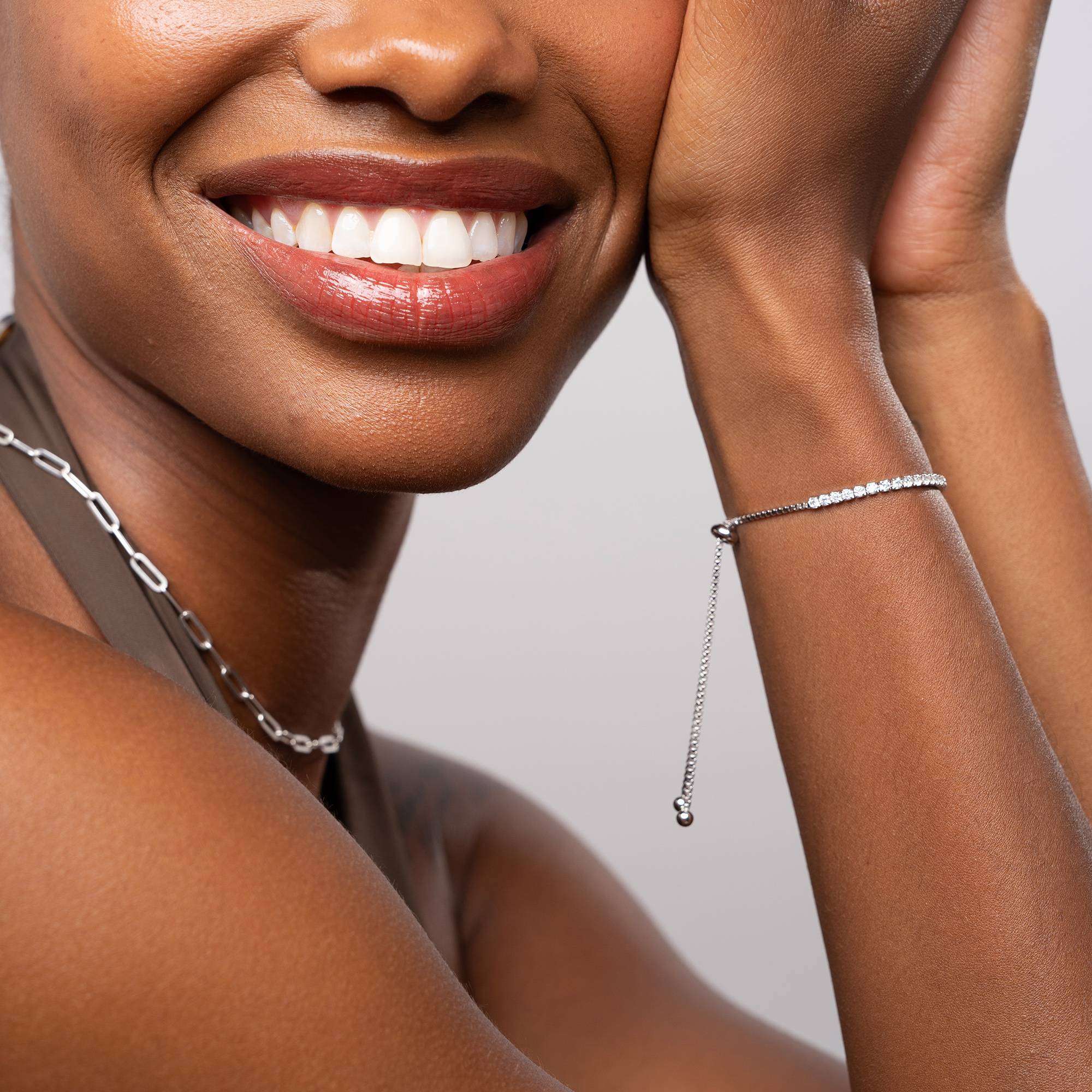 Pulsera de Tenis Ajustable Holly con con Zirconia Cúbica en Plata-5 foto de producto