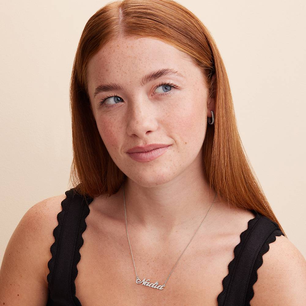 Collar con Nombre Hollywood Pequeño con 0.05ct Diamante en Plata Esterlina-3 foto de producto