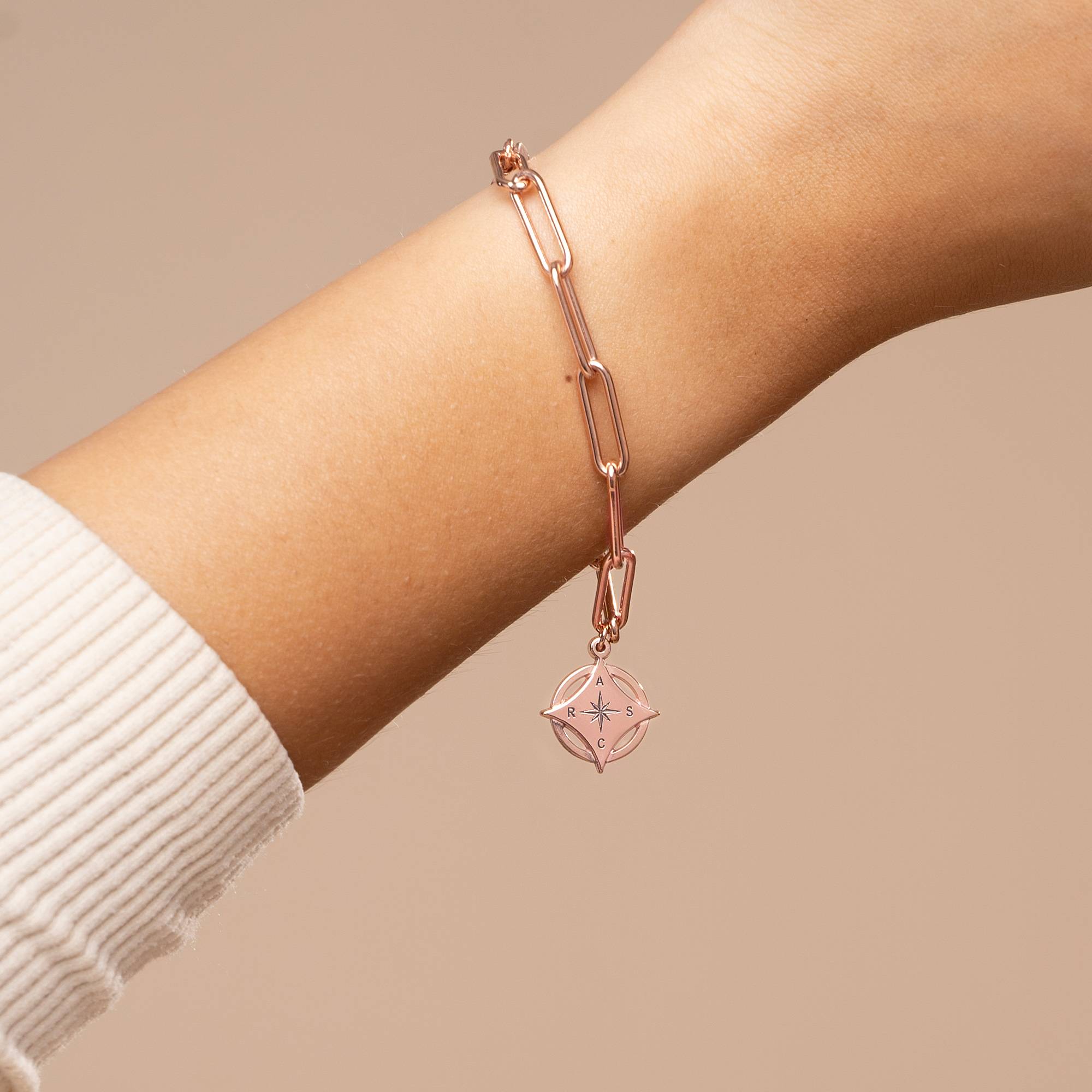 Pulsera de Brújula con Inicial Kaia  en Chapa de Oro Rosa-2 foto de producto