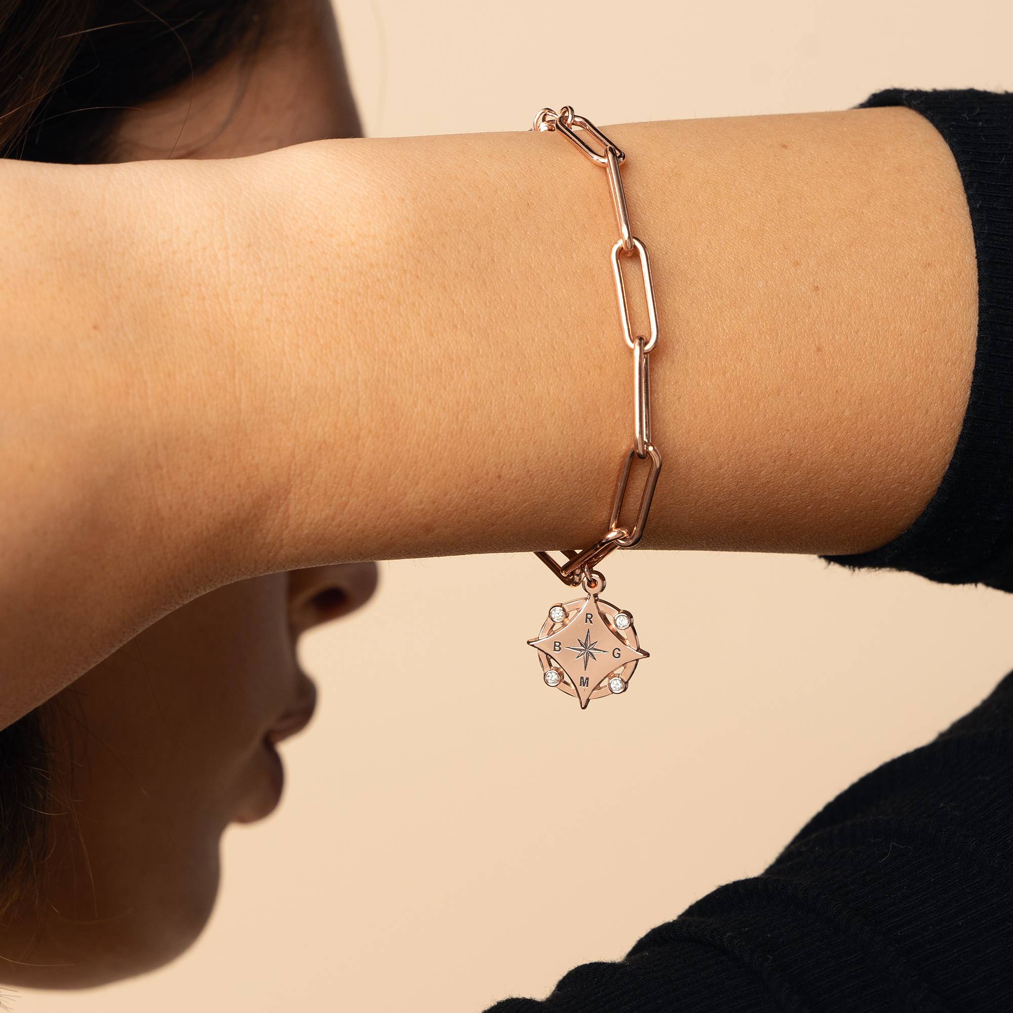 Pulsera de Brújula con Inicial Kaia y Diamantes en Chapa de Oro Rosa-5 foto de producto