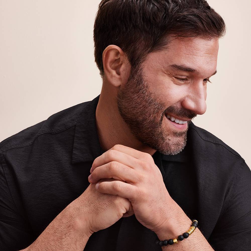 Pulsera de Lava para Hombres con Cuentas Grabadas en Chapa de Oro-3 foto de producto