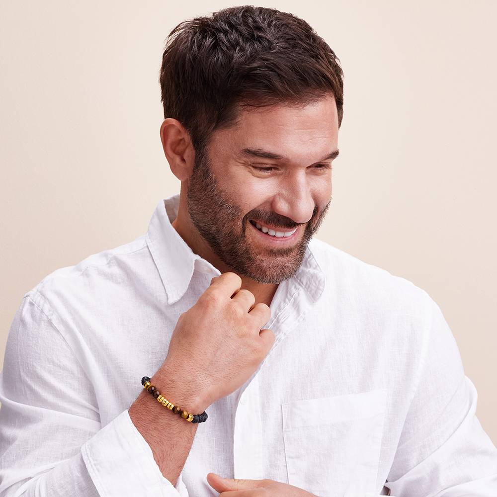 Pulsera de Lava y Ojo de Tigre para Hombres con Cuentas Grabadas en Baño de Oro-3 foto de producto