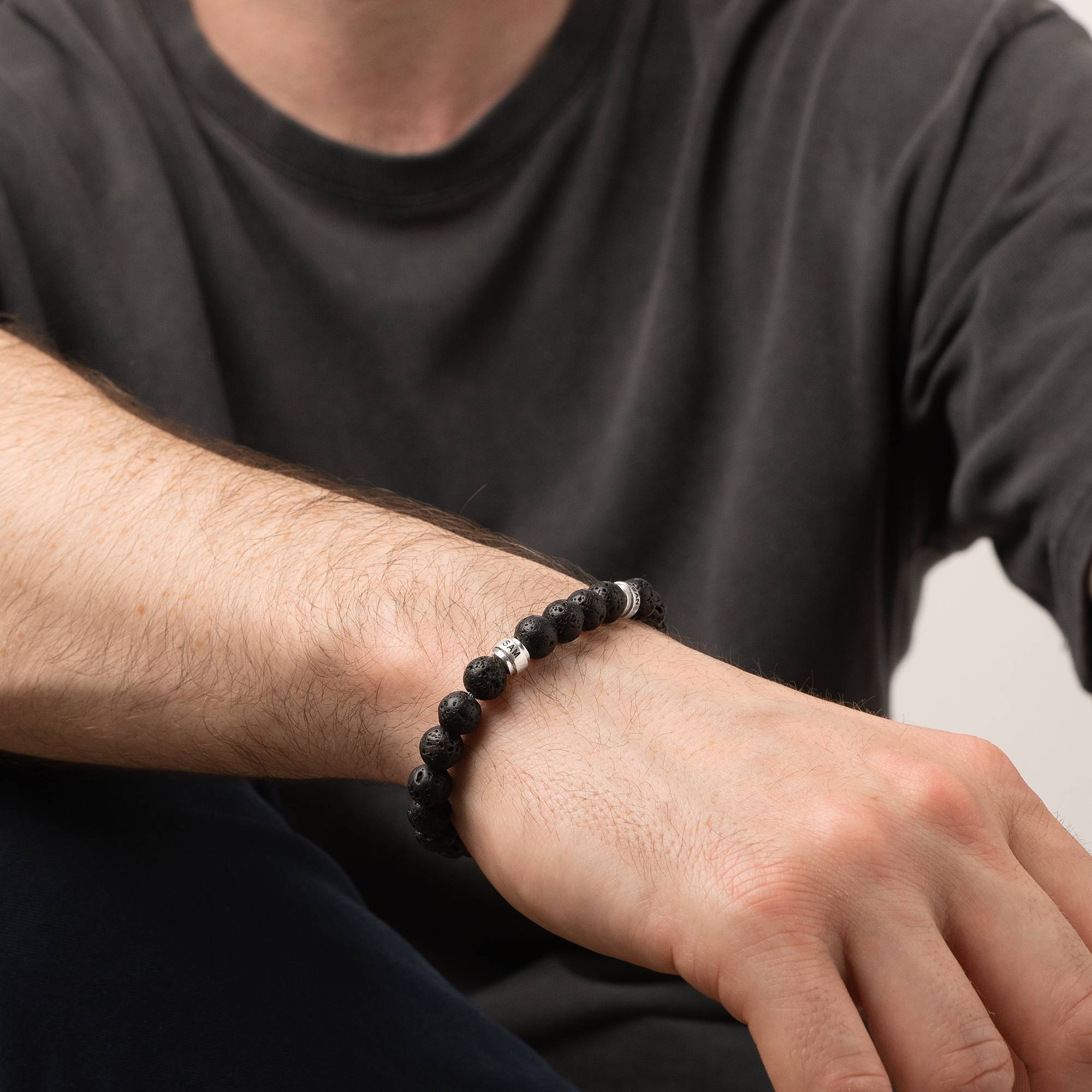 Pulsera Personalizada Leo con Piedras de Lava para Hombre en Plata-2 foto de producto