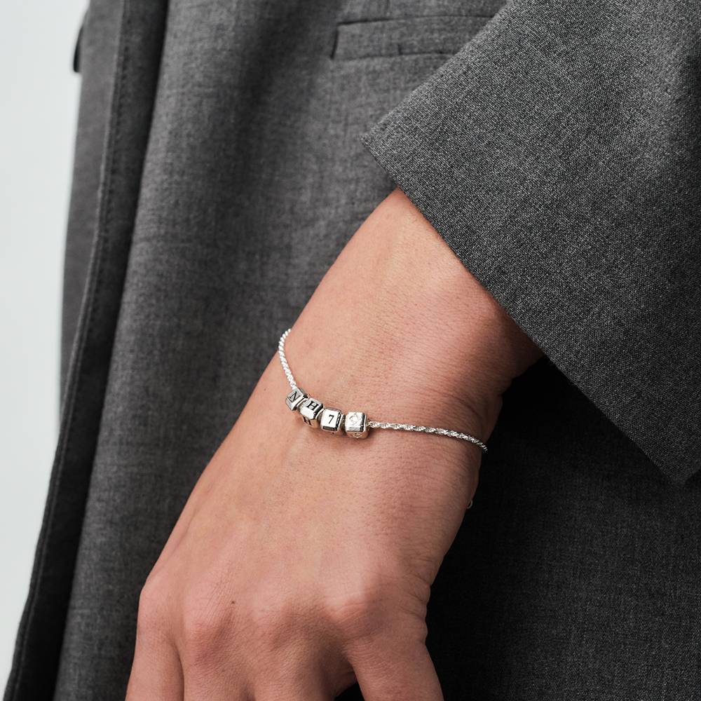 Pulsera de Cubos con Inicial Pequeños Amores en Plata con Diamante de 0.08 CT-3 foto de producto
