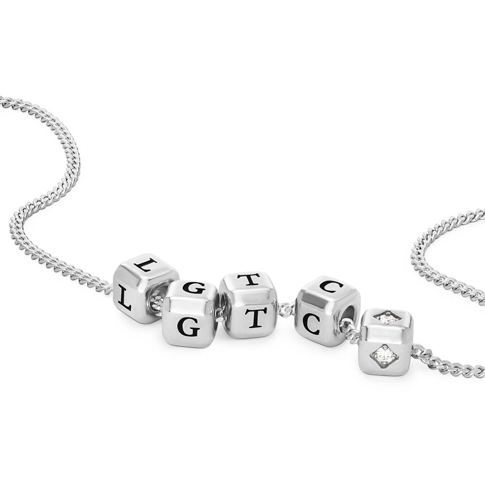Collar de Cubos con Inicial Pequeños Amores en Plata con Diamante de 0.08 CT-4 foto de producto