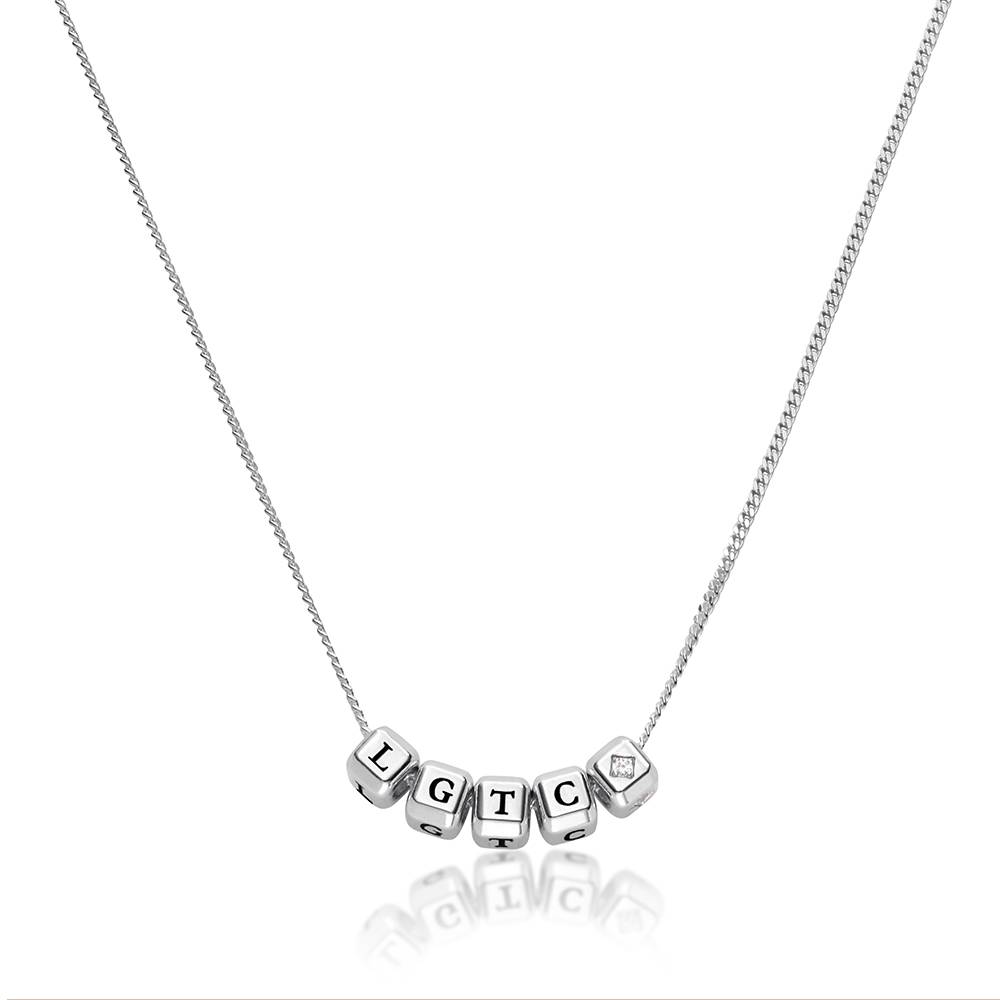 Collar de Cubos con Inicial Pequeños Amores en Plata con Diamante de 0.08 CT-1 foto de producto