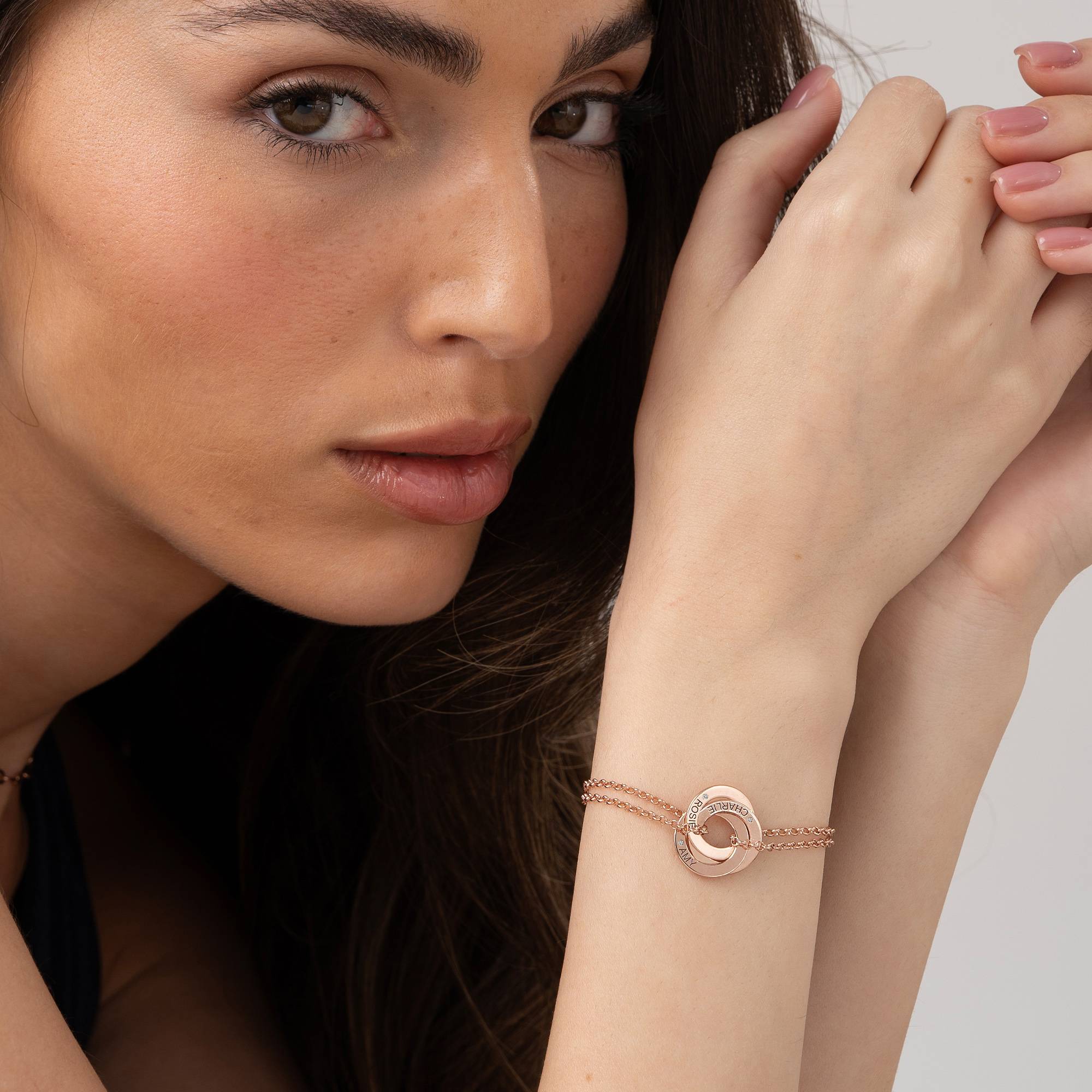 Pulsera de Anillos Rusos Lucy con Diamantes en Chapa de Oro Rosa-4 Pulsera de Anillos Rusos Lucy con Diamantes en Chapa de Oro Rosa-4 foto de producto