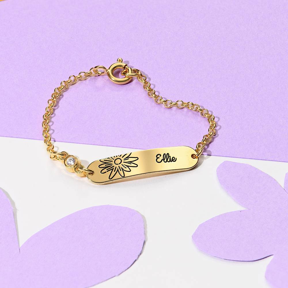 Pulsera Lyla con Nombre de Bebé con Flor y Piedra de Nacimiento en Vermeil de Oro-1 Pulsera Lyla con Nombre de Bebé con Flor y Piedra de Nacimiento en Vermeil de Oro-1 foto de producto