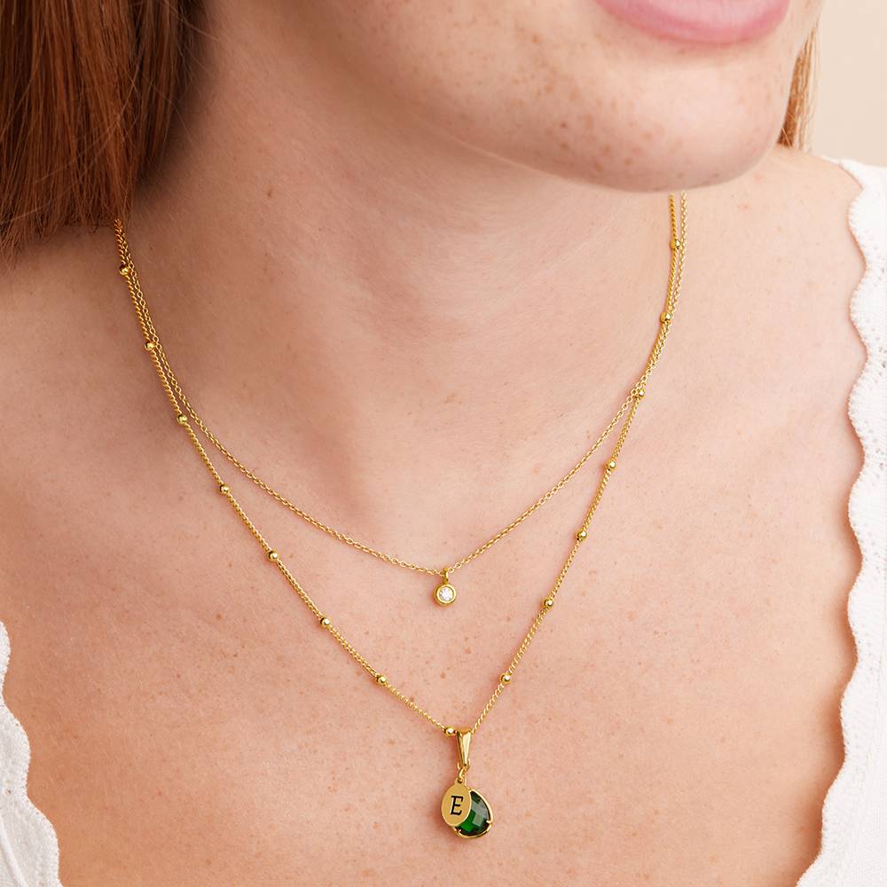 Collar de Caída Iniciales con Piedra de Nacimiento Marlotte en Baño de Oro-5 Collar de Caída Iniciales con Piedra de Nacimiento Marlotte en Baño de Oro-5 foto de producto