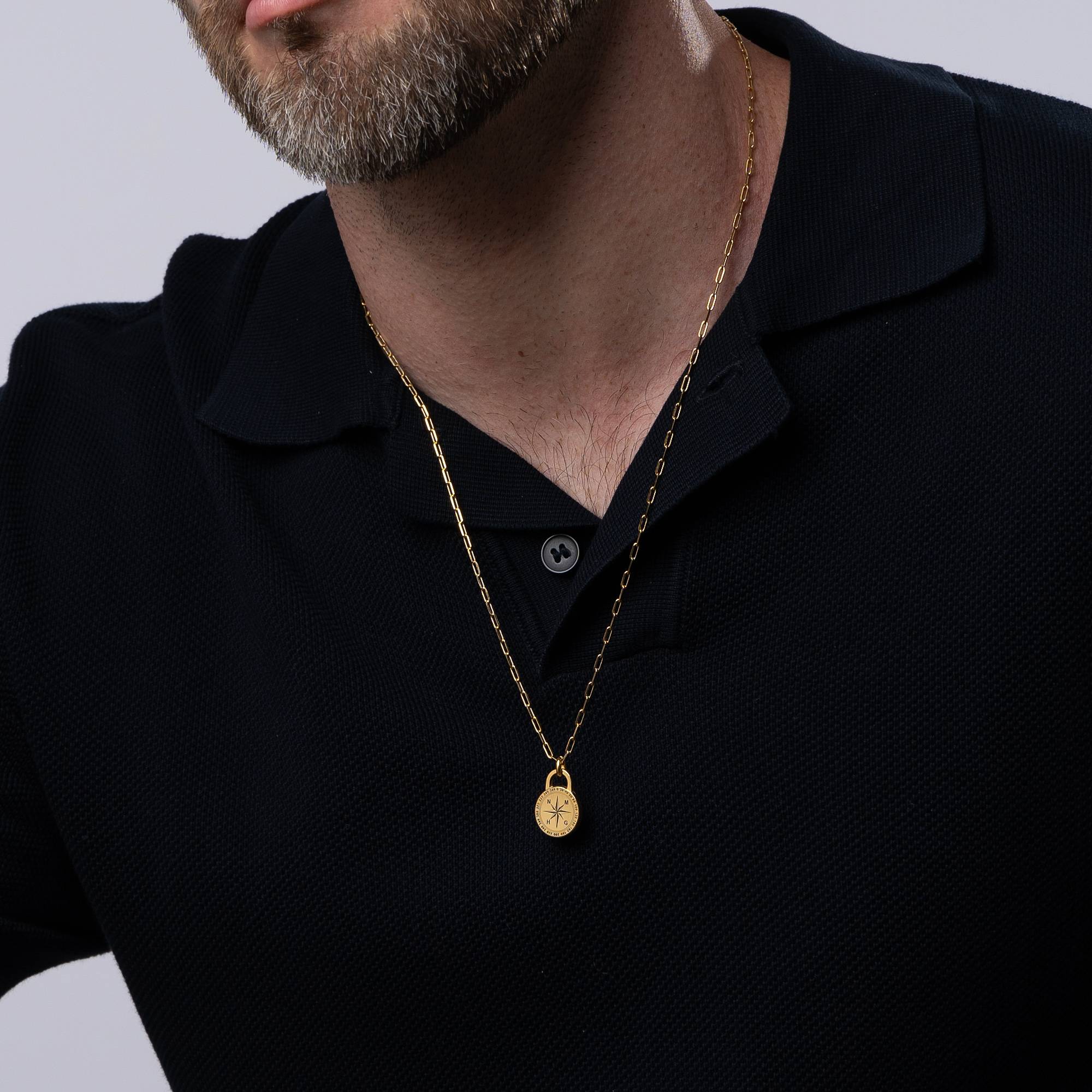 Collar de Brújula con Inicial Kaia para Hombre en Chapa de Oro-1 foto de producto