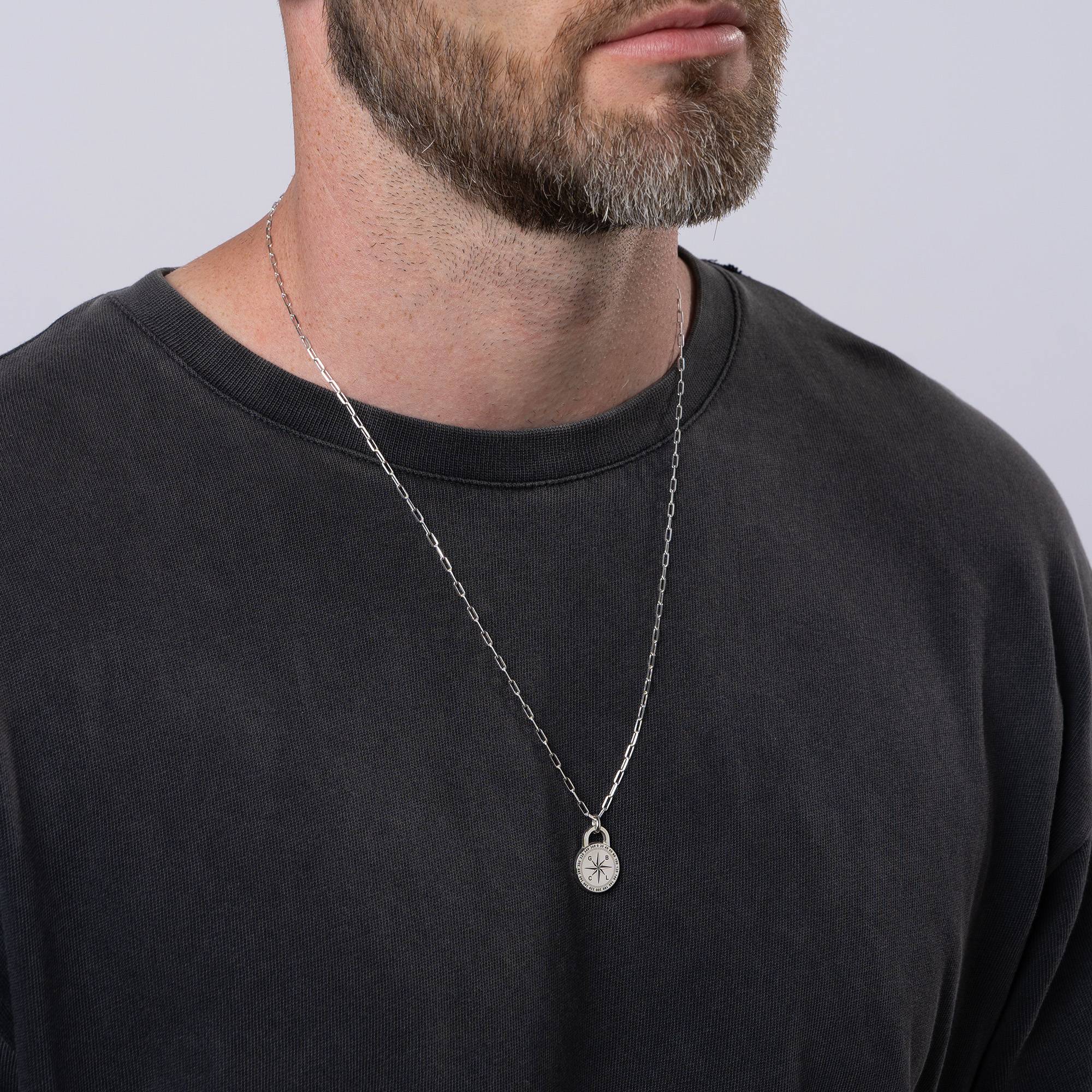Collar de Brújula con Inicial Kaia para Hombre en Plata Esterlina-4 foto de producto
