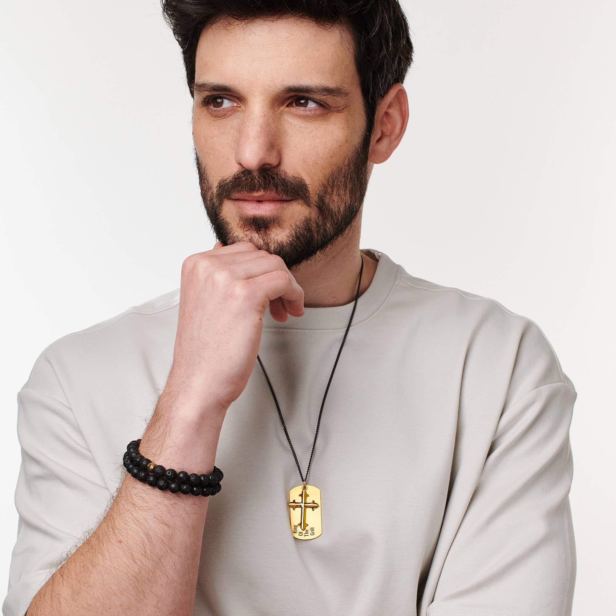 Collar de Cruz con Placa Personalizada para Hombre en Baño de Oro-3 foto de producto