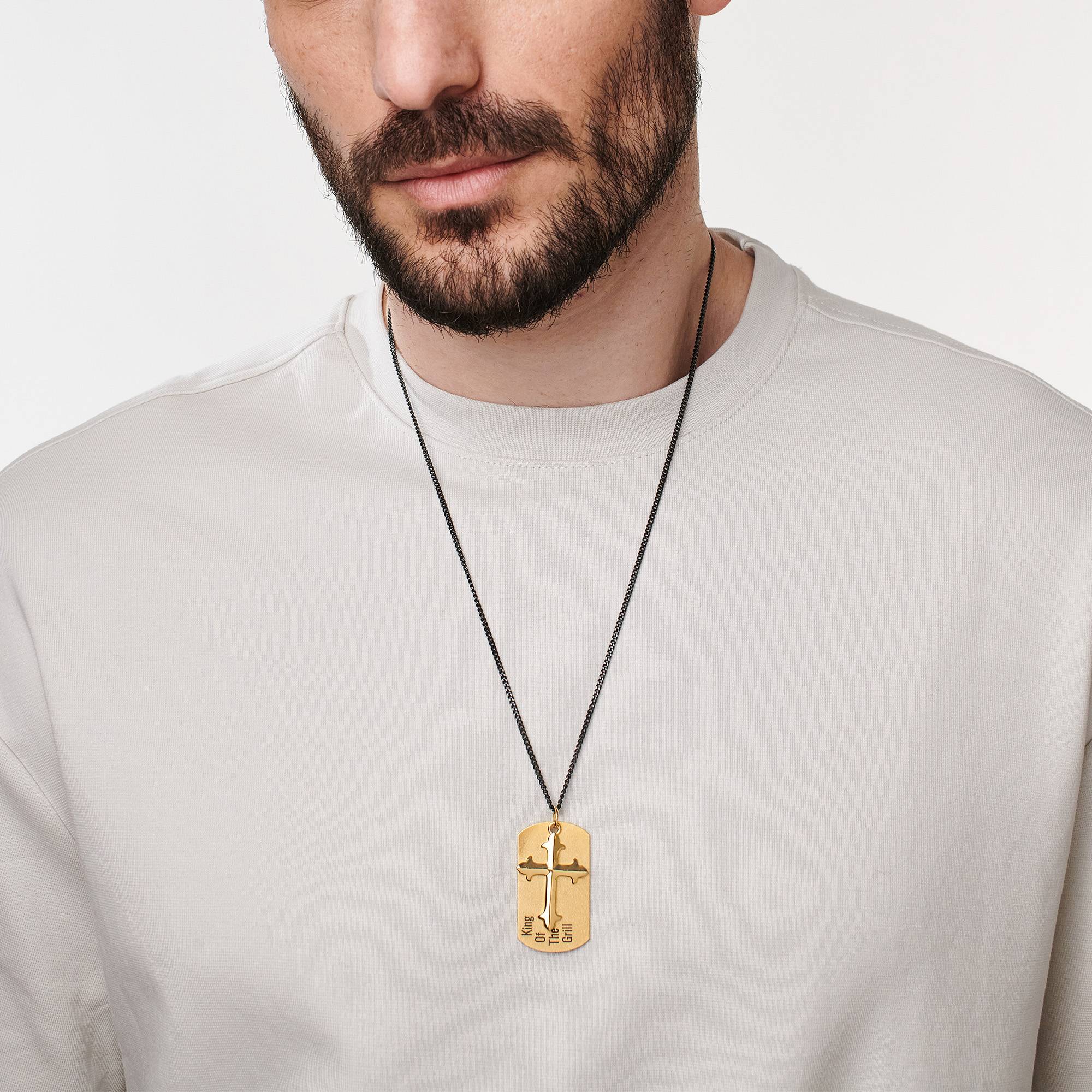 Collar de Cruz con Placa Personalizada para Hombre en Baño de Oro-2 foto de producto