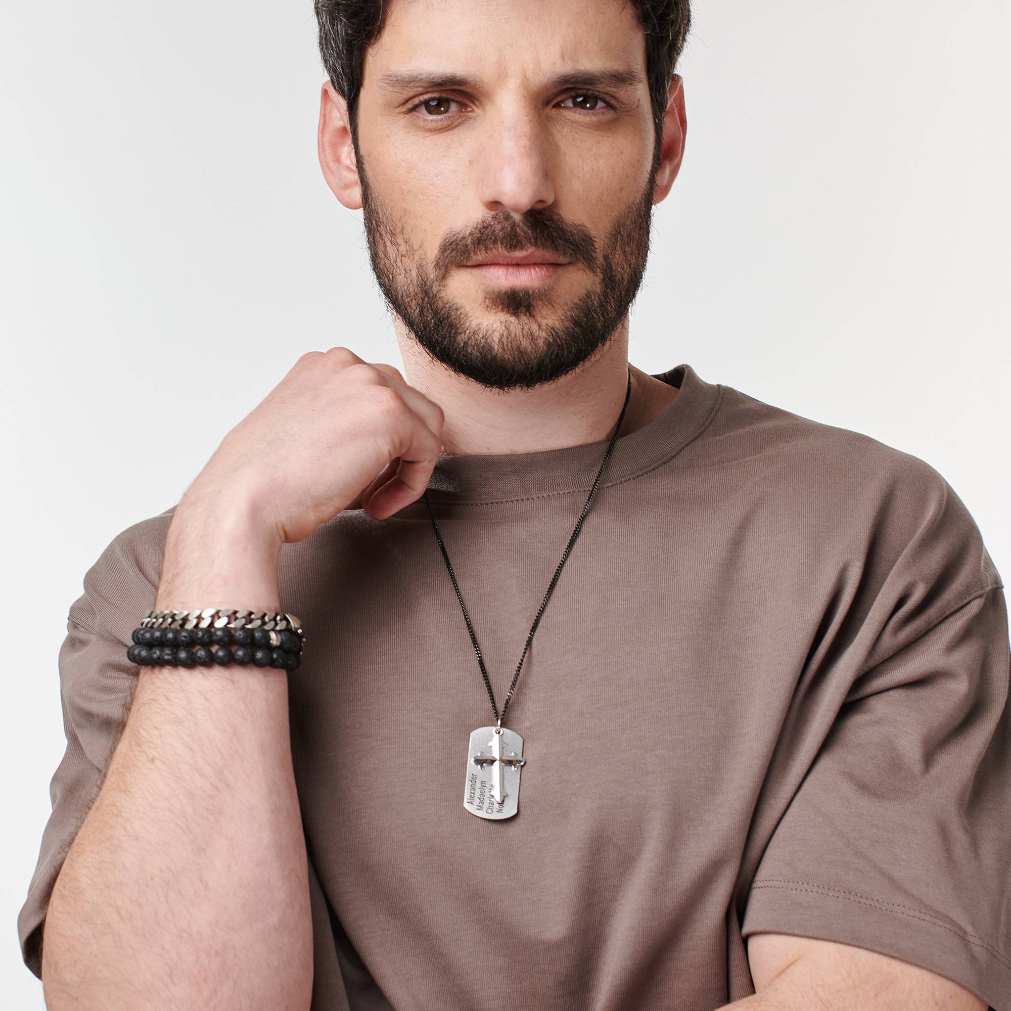 Collar de Cruz con Placa Personalizada para Hombre en Plata-5 foto de producto