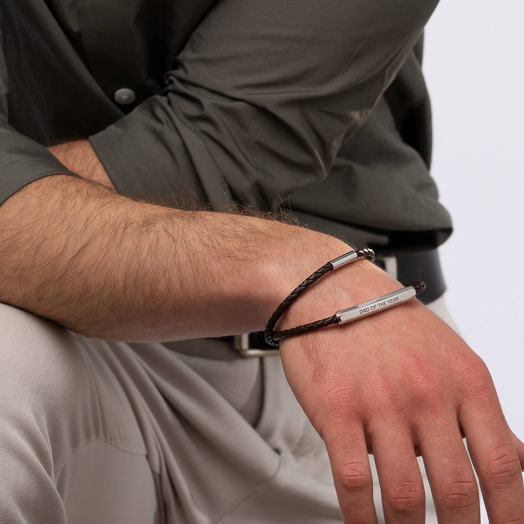 Pulsera Personalizada para Hombre con Doble Cordón de Cuero Trenzado Marrón-2 foto de producto