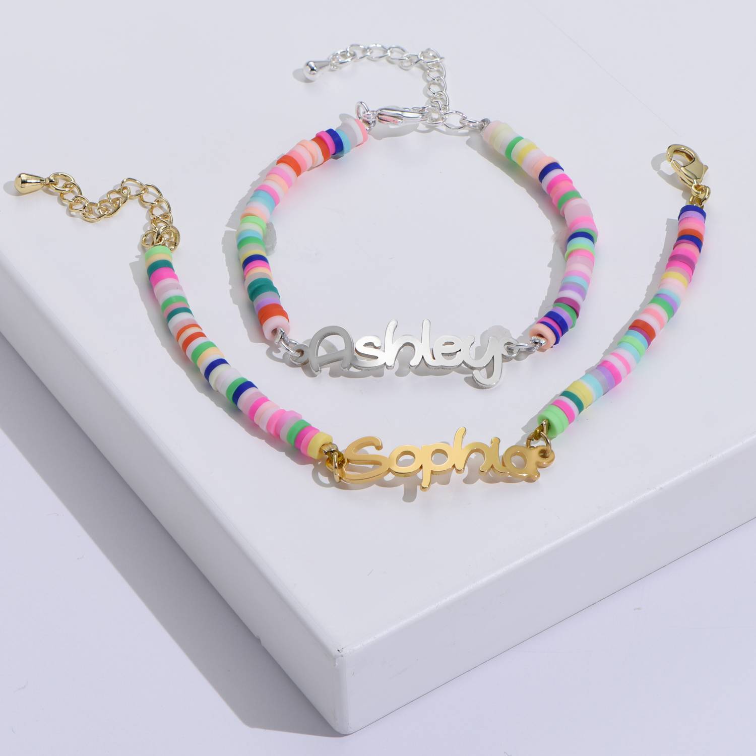 Pulsera con Nombre de Niña con Cuentas de Mágica Arcoíris en Plata-2 foto de producto