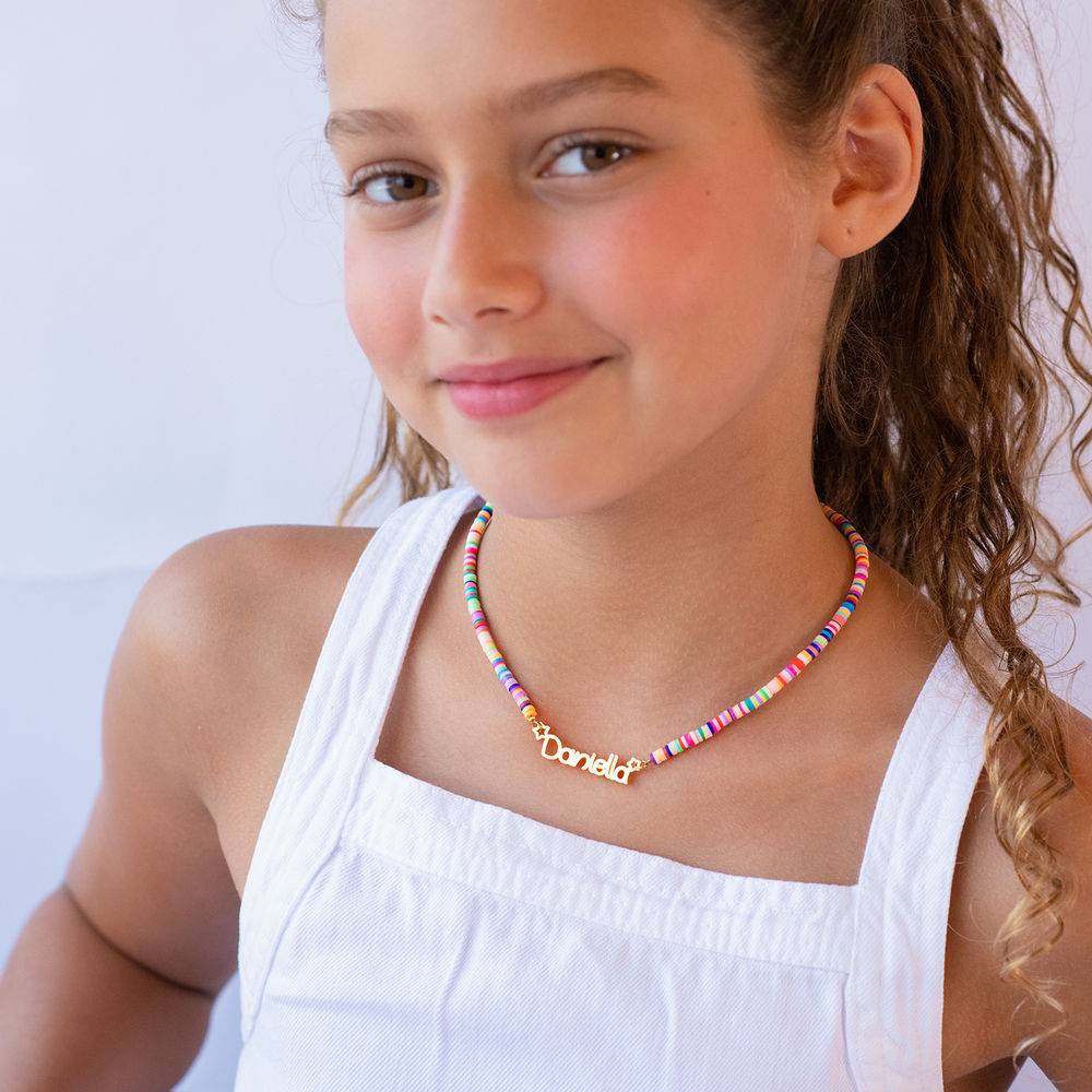 Collar con Nombre de Niña con Cuentas de Mágica Arcoíris en Baño de Oro - Version-2 foto de producto